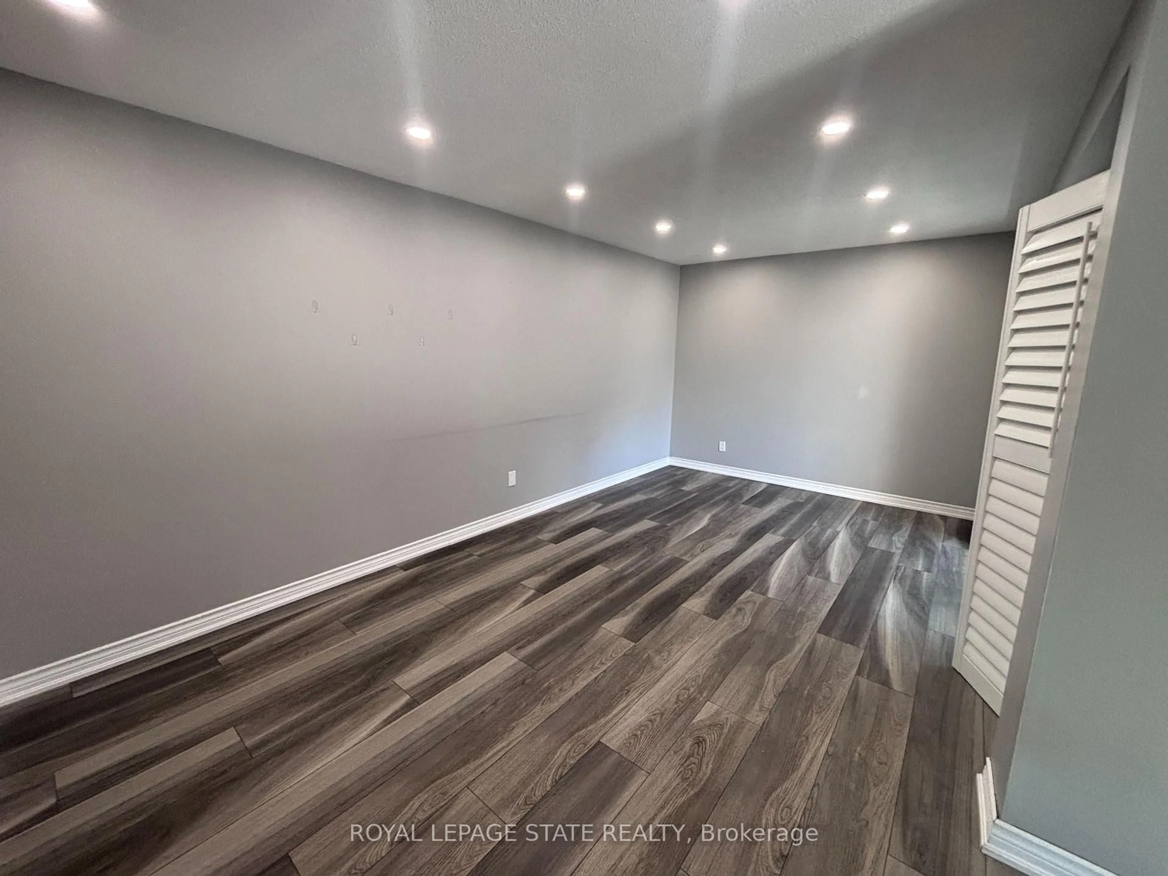 A pic of a room for 1300 Upper Ottawa St #58, Hamilton Ontario L8W 1M8