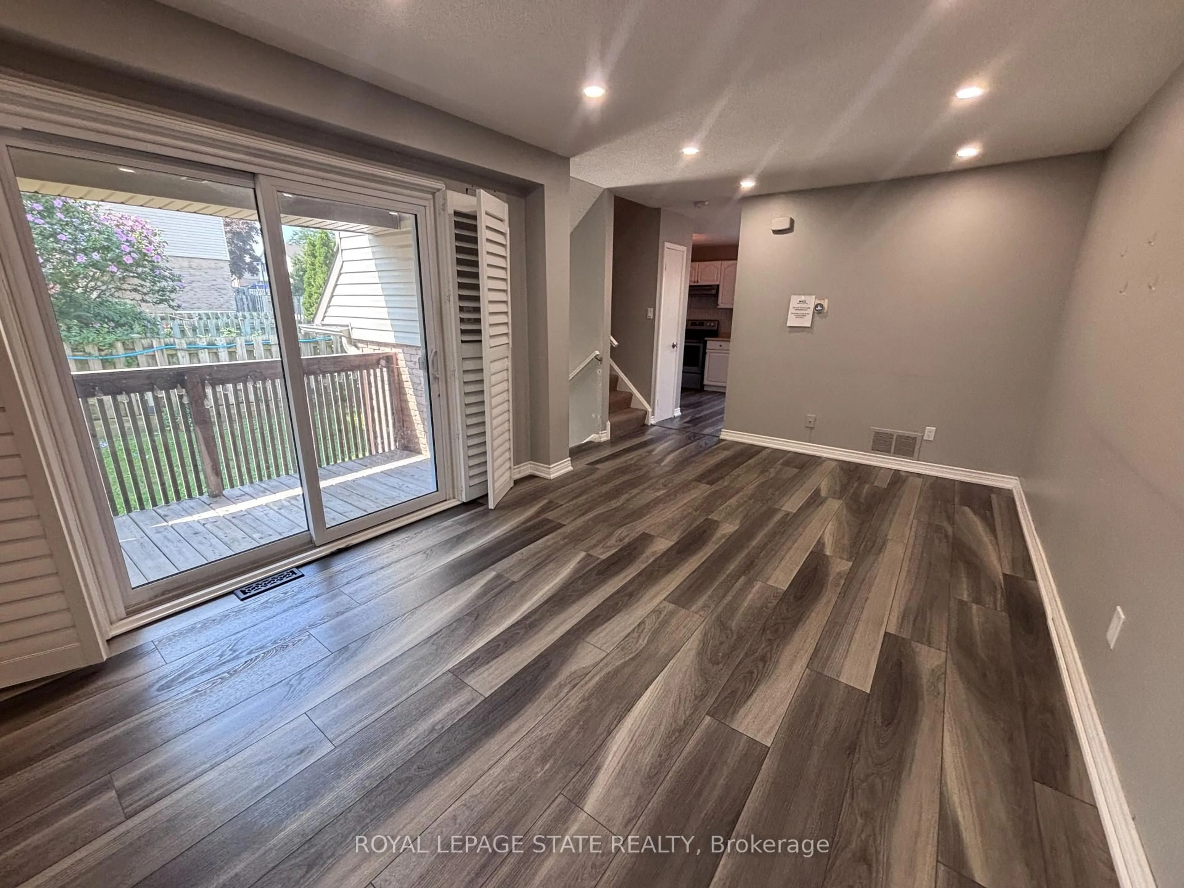 A pic of a room for 1300 Upper Ottawa St #58, Hamilton Ontario L8W 1M8
