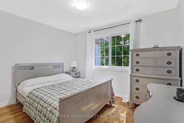 1674 Sansonnet St, Orleans 5