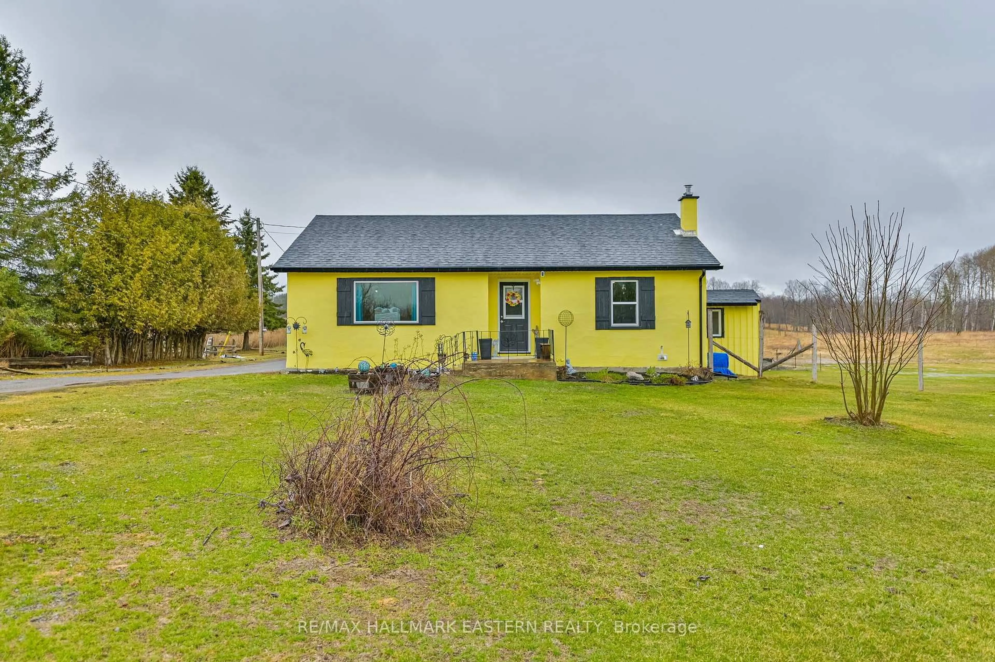 A pic from outside/outdoor area/front of a property/back of a property/a pic from drone, unknown for 1095 Slab St, Madoc Ontario K0K 2K0