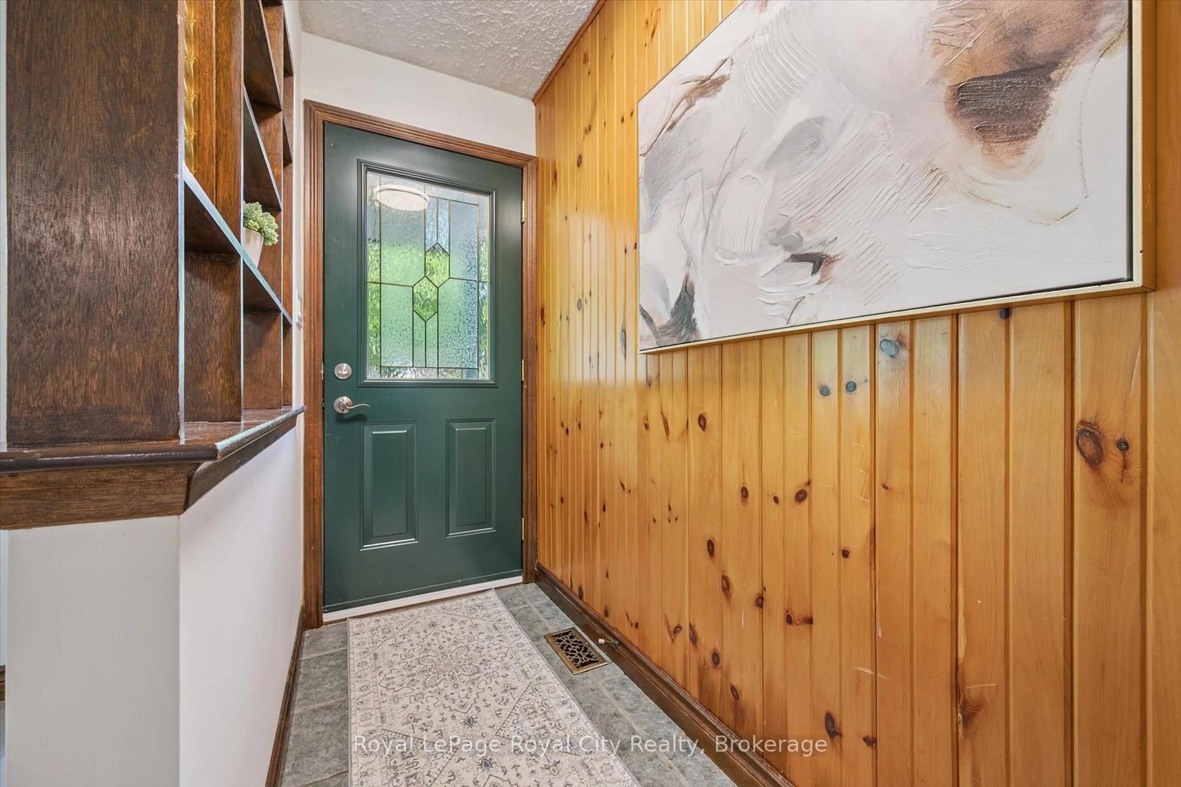 Indoor entryway for 85 Sleeman Ave, Guelph Ontario N1H 6G5