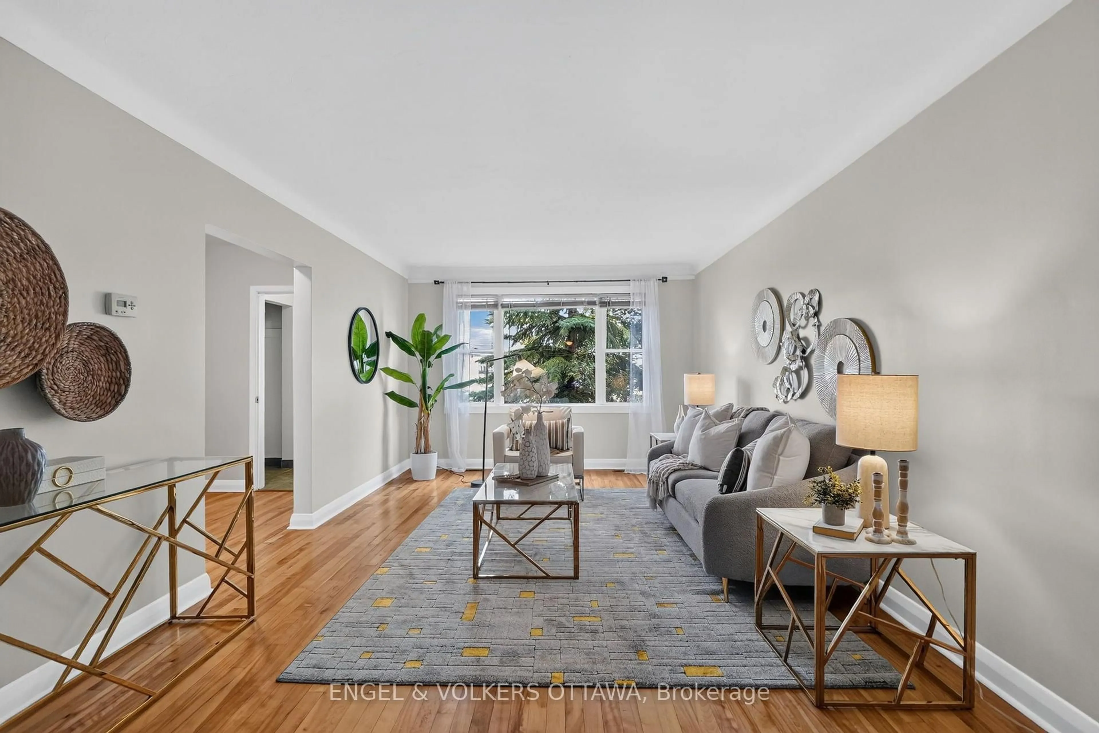 Living room with furniture, unknown for 1520 Laperriere Ave, Ottawa Ontario K1Z 7S9