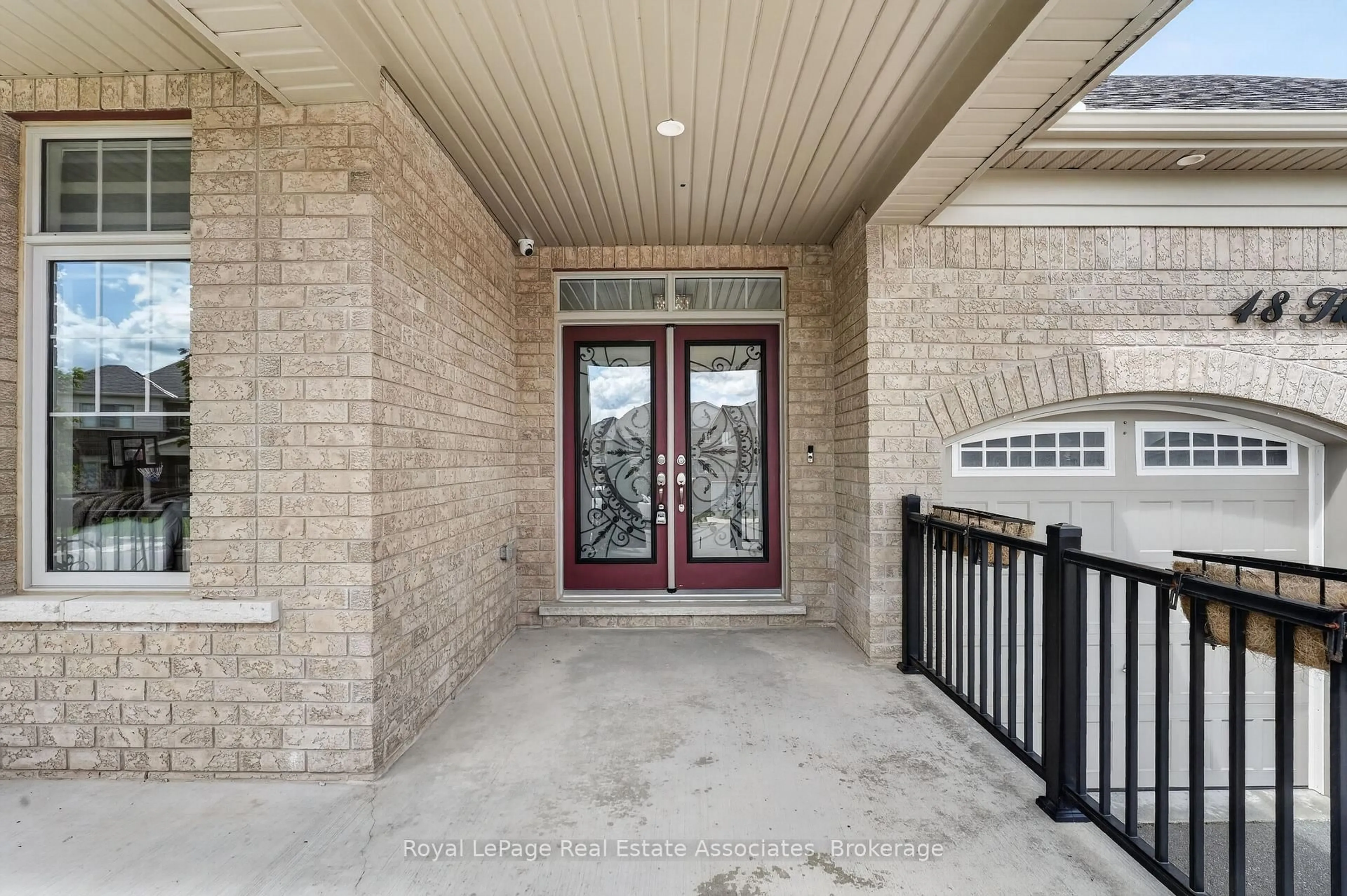 Indoor entryway for 48 HARPIN Way, Centre Wellington Ontario N1M 0E9