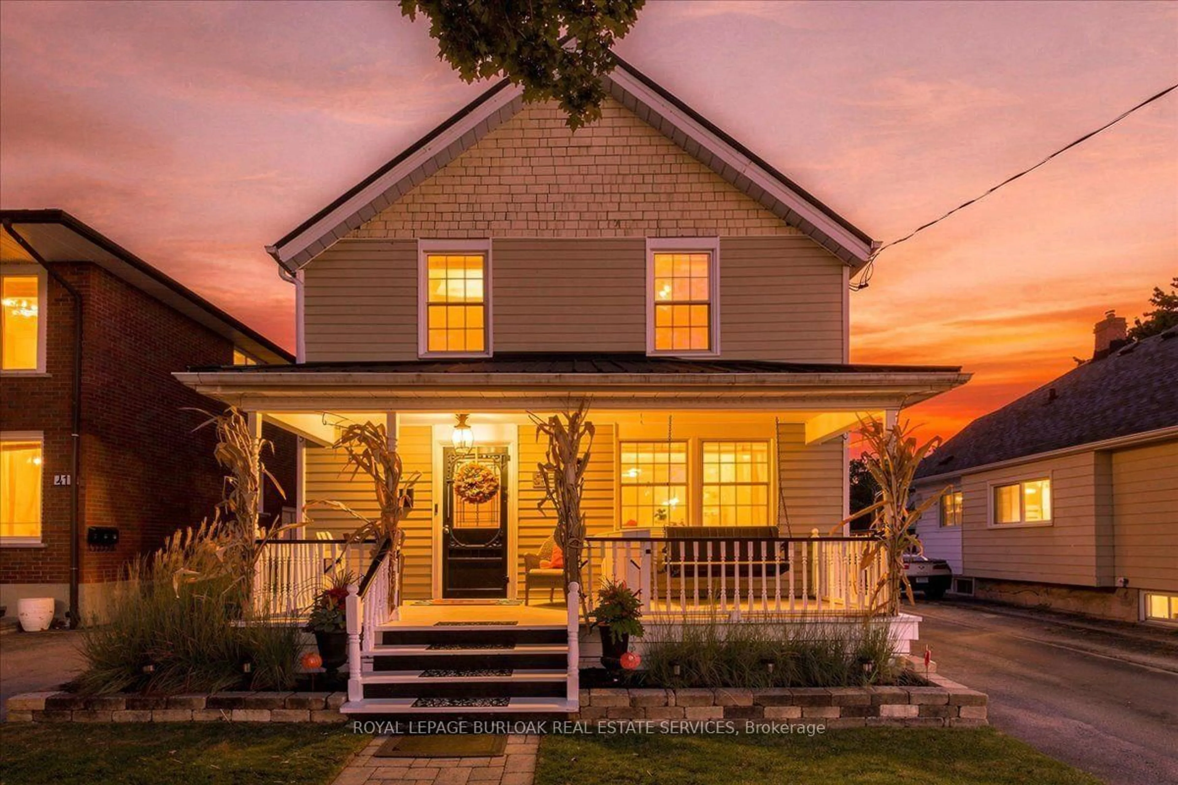 Home with vinyl exterior material, street for 45 Rodman St, St. Catharines Ontario L2R 5C9