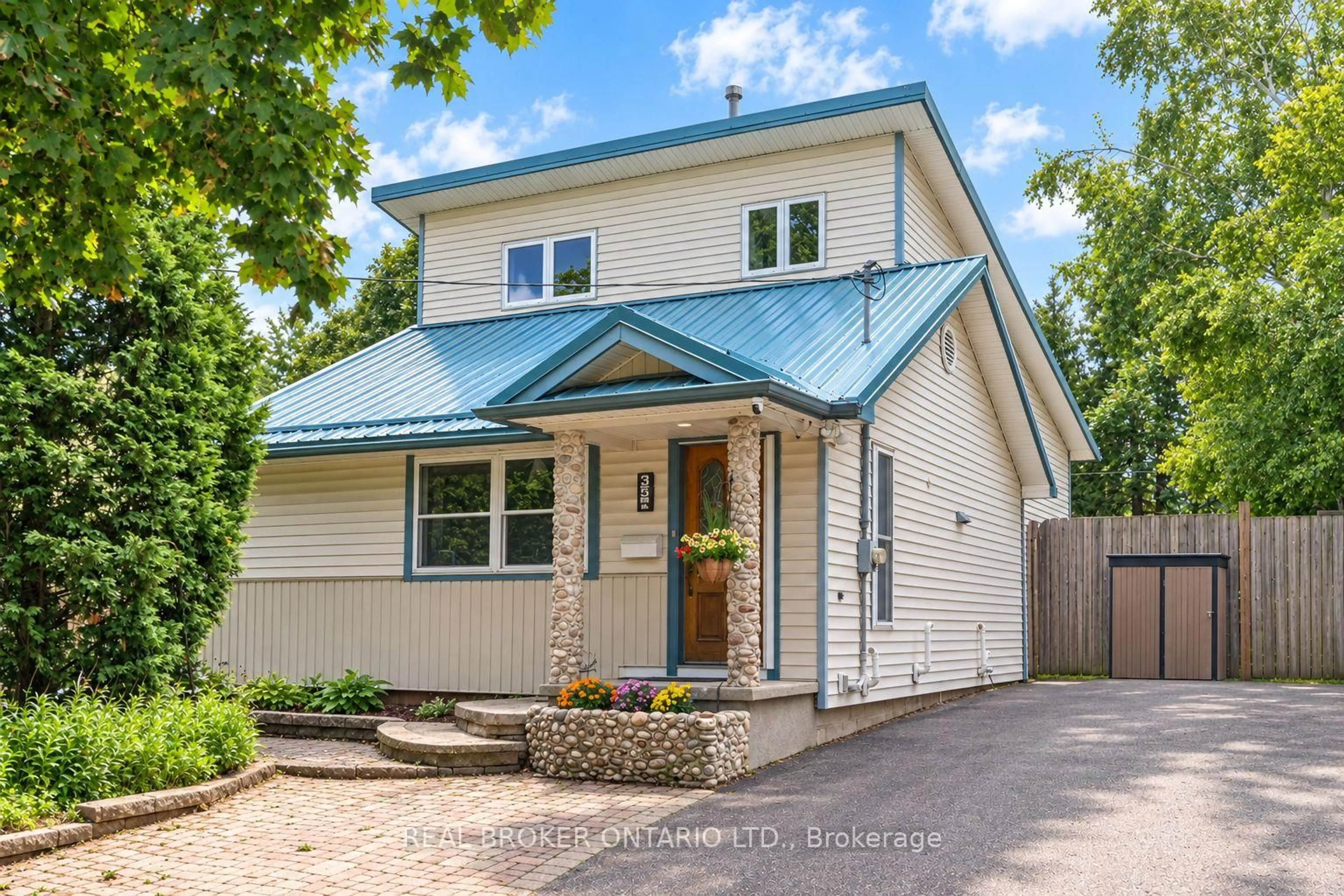 Home with vinyl exterior material, street for 35 Perth Rd, Kitchener Ontario N2M 3G6