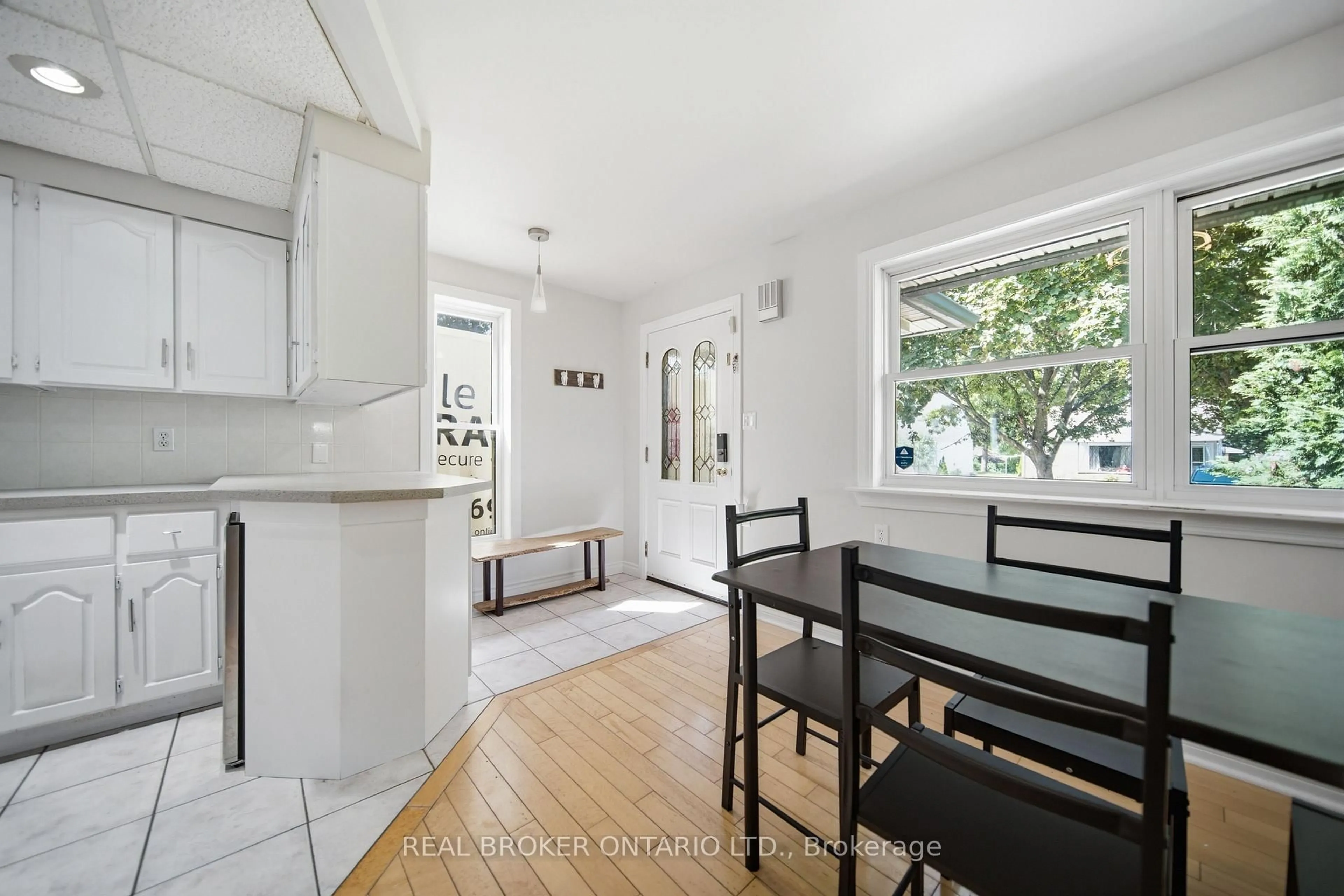 Open concept kitchen, unknown for 35 Perth Rd, Kitchener Ontario N2M 3G6