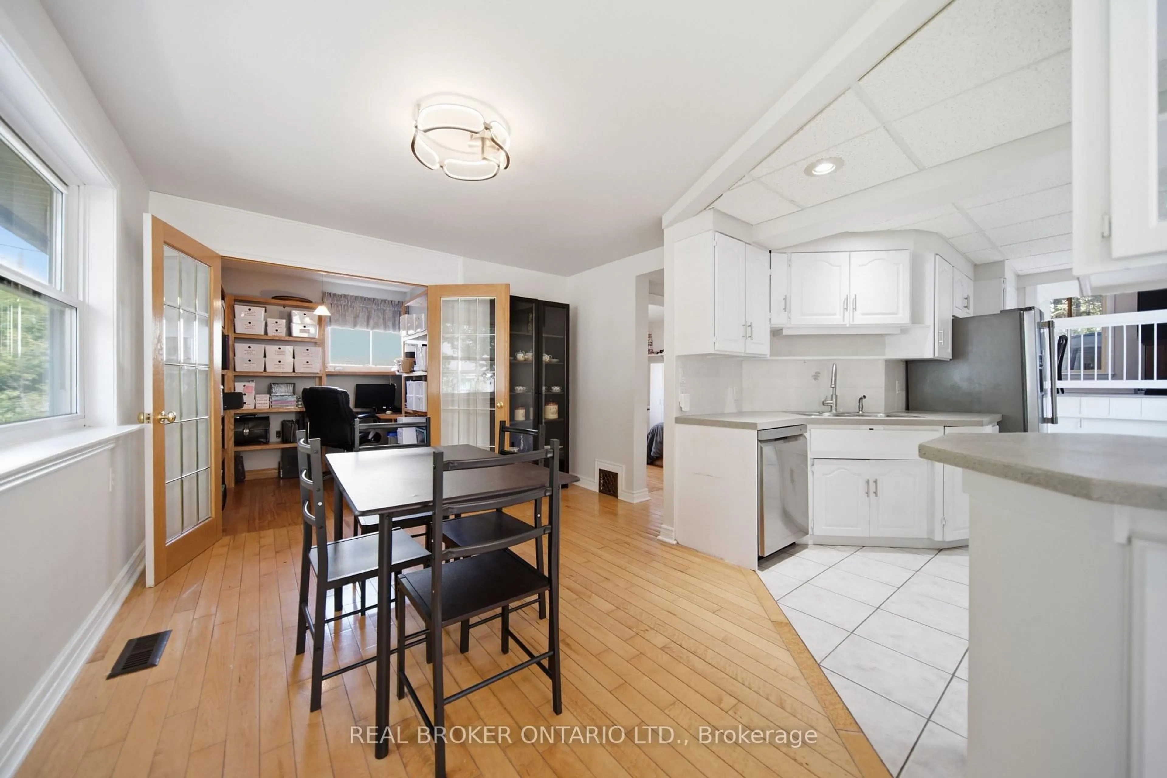 Open concept kitchen, unknown for 35 Perth Rd, Kitchener Ontario N2M 3G6