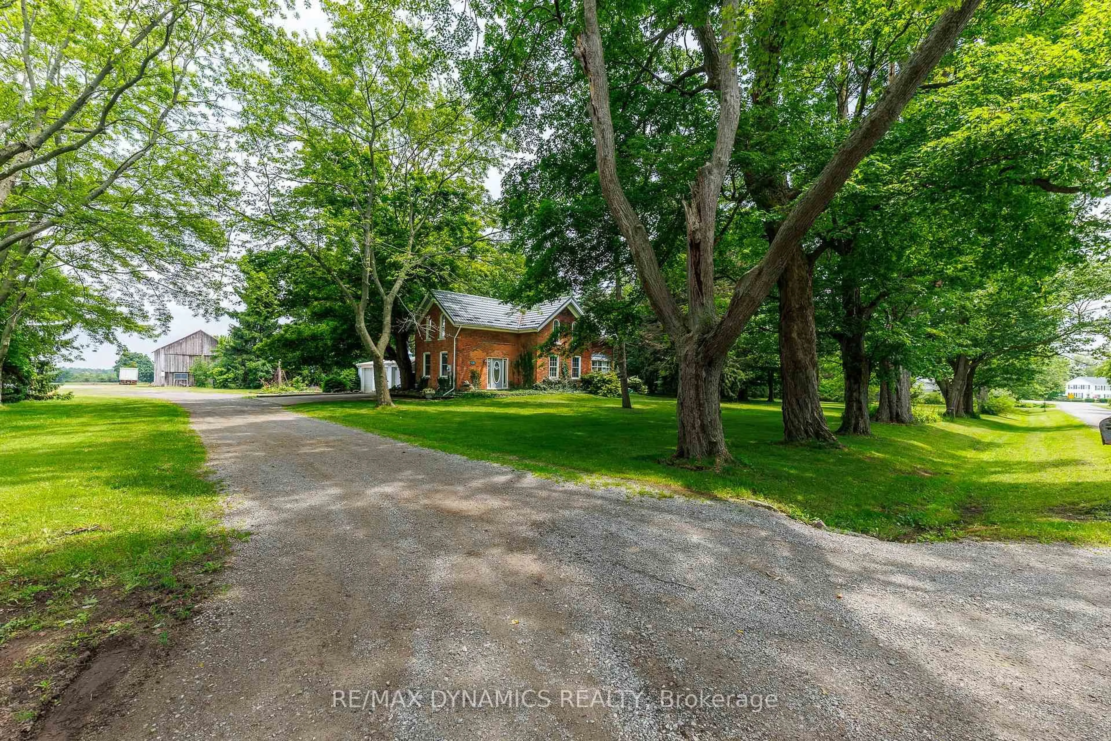 A pic from outside/outdoor area/front of a property/back of a property/a pic from drone, street for 760 Cope Rd, Welland Ontario L3B 5N7