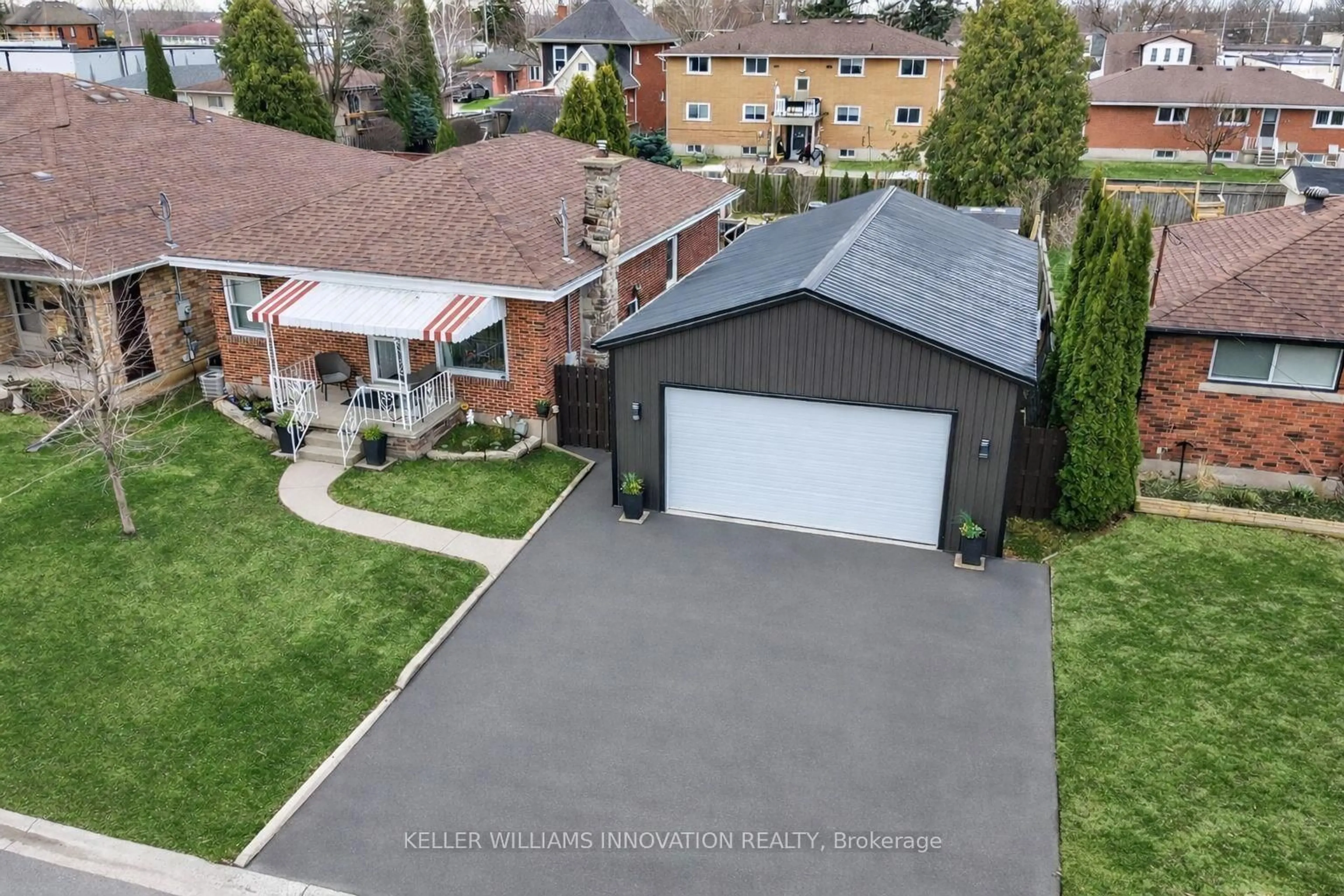 A pic from outside/outdoor area/front of a property/back of a property/a pic from drone, street for 73 Avondale St, Brantford Ontario N3S 4M1