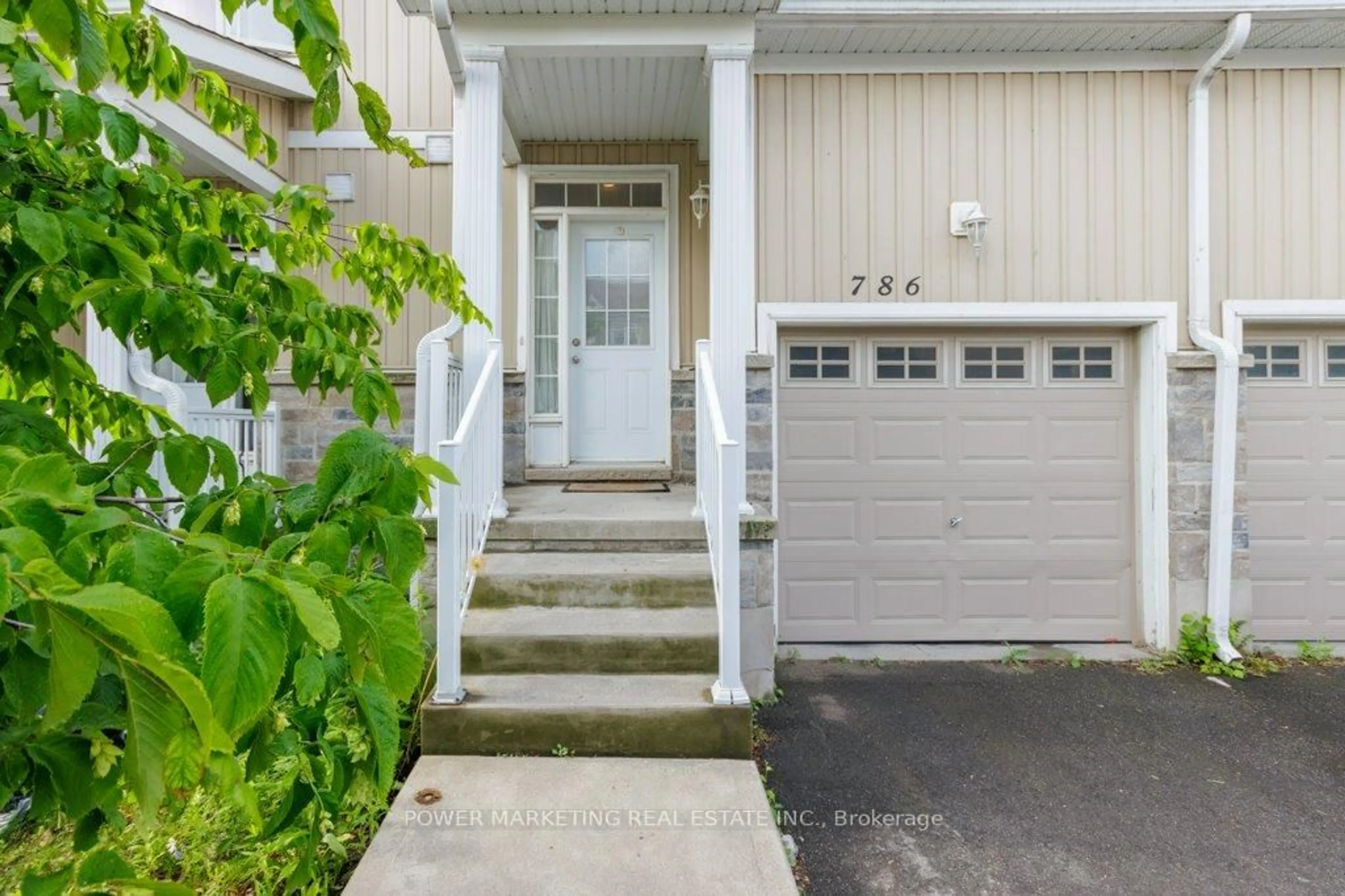 Indoor entryway for 786 NEWMARKET Lane, Kingston Ontario K7K 0C8