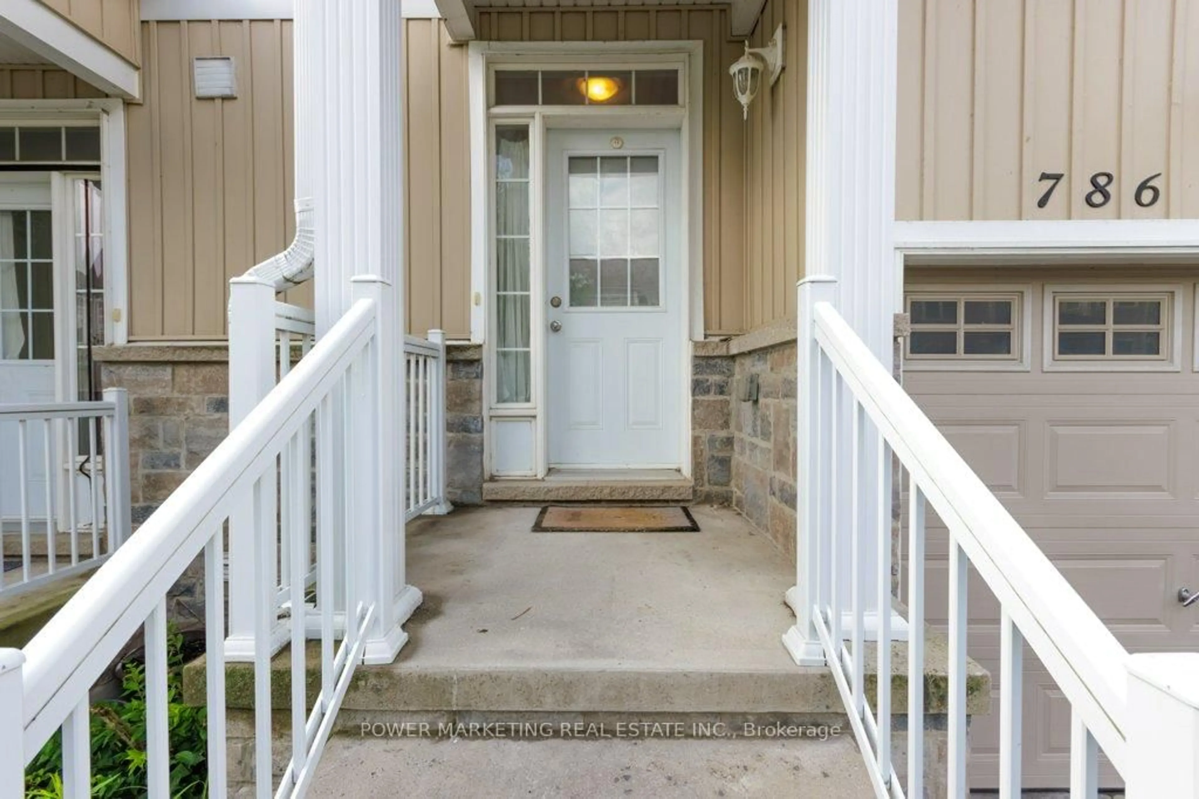 Indoor entryway for 786 NEWMARKET Lane, Kingston Ontario K7K 0C8