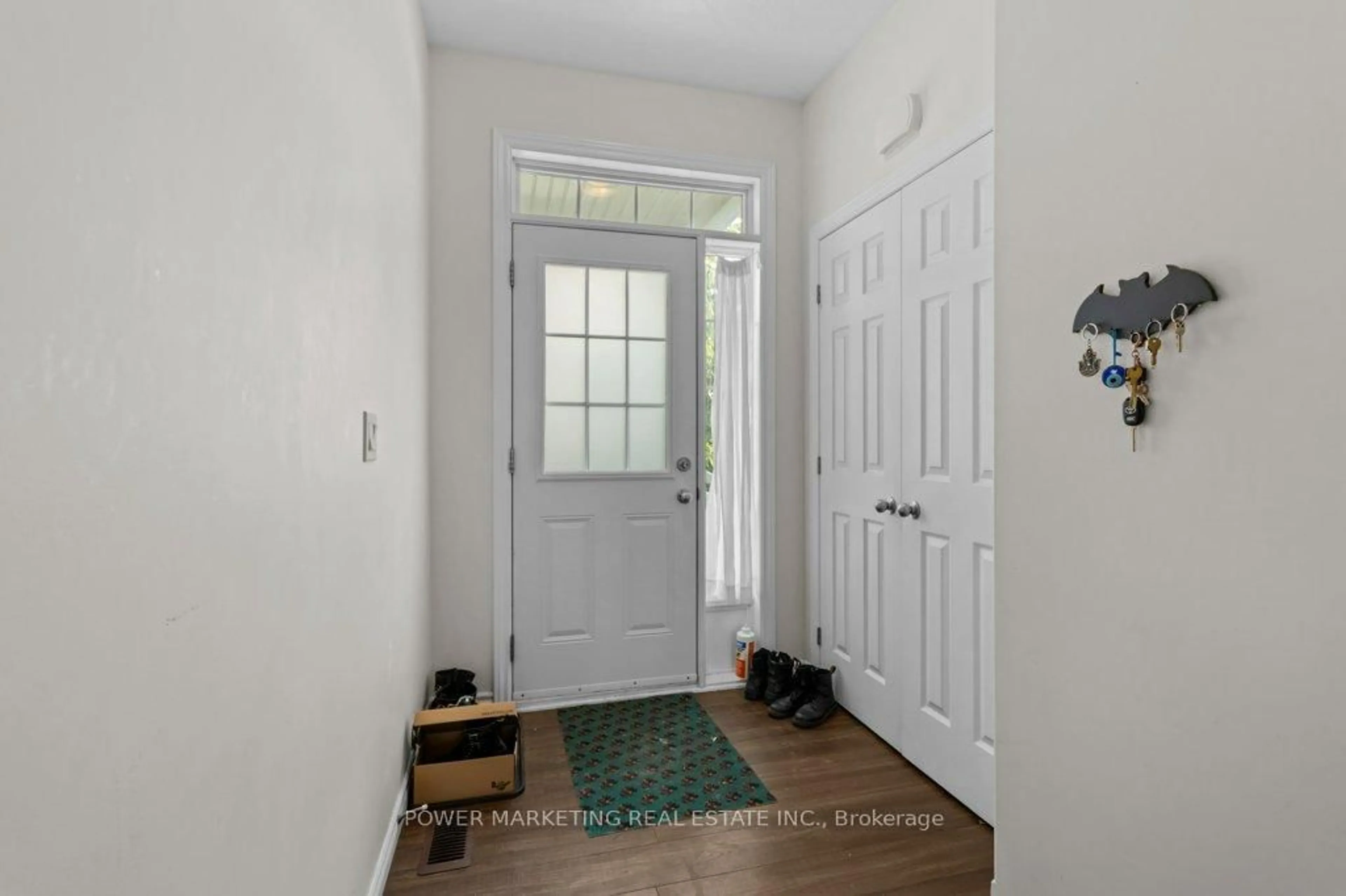 Indoor entryway for 786 NEWMARKET Lane, Kingston Ontario K7K 0C8