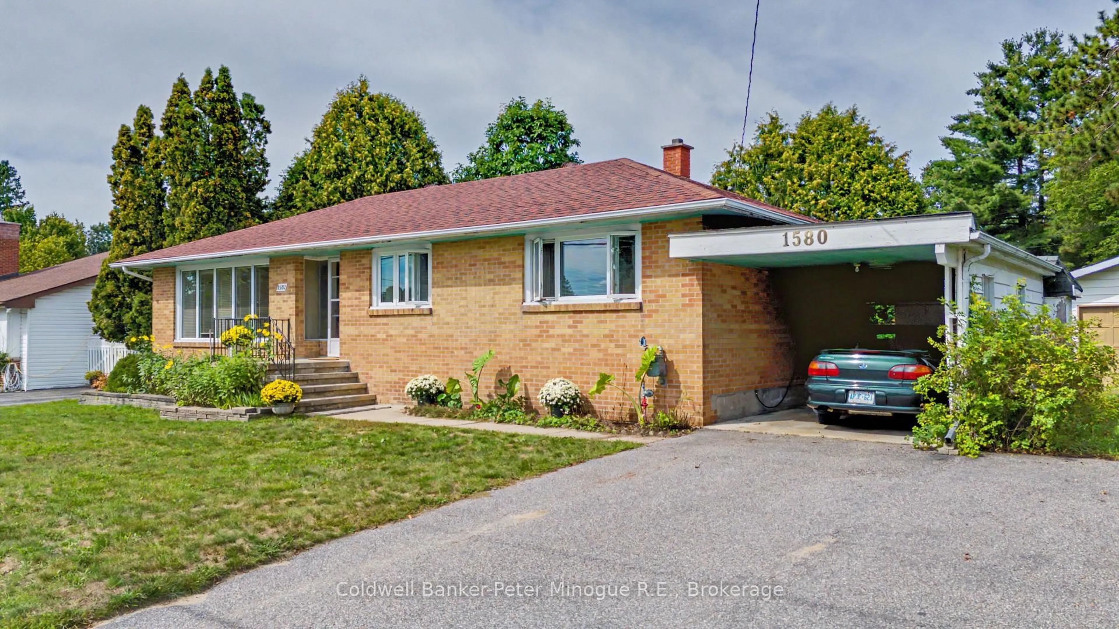Home with brick exterior material, street for 1580 Jane St, North Bay Ontario P1B 3J8