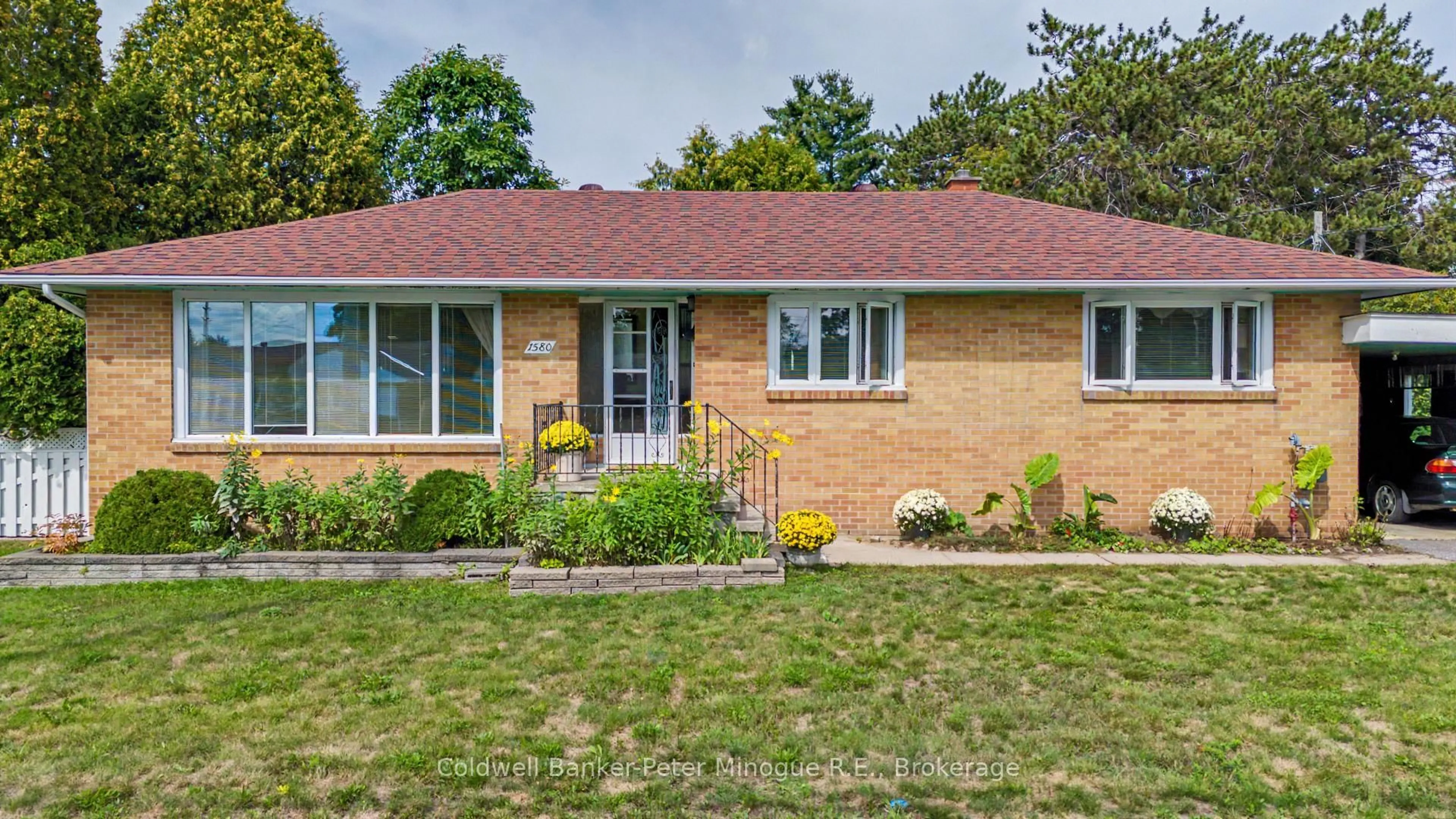 Home with brick exterior material, street for 1580 Jane St, North Bay Ontario P1B 3J8
