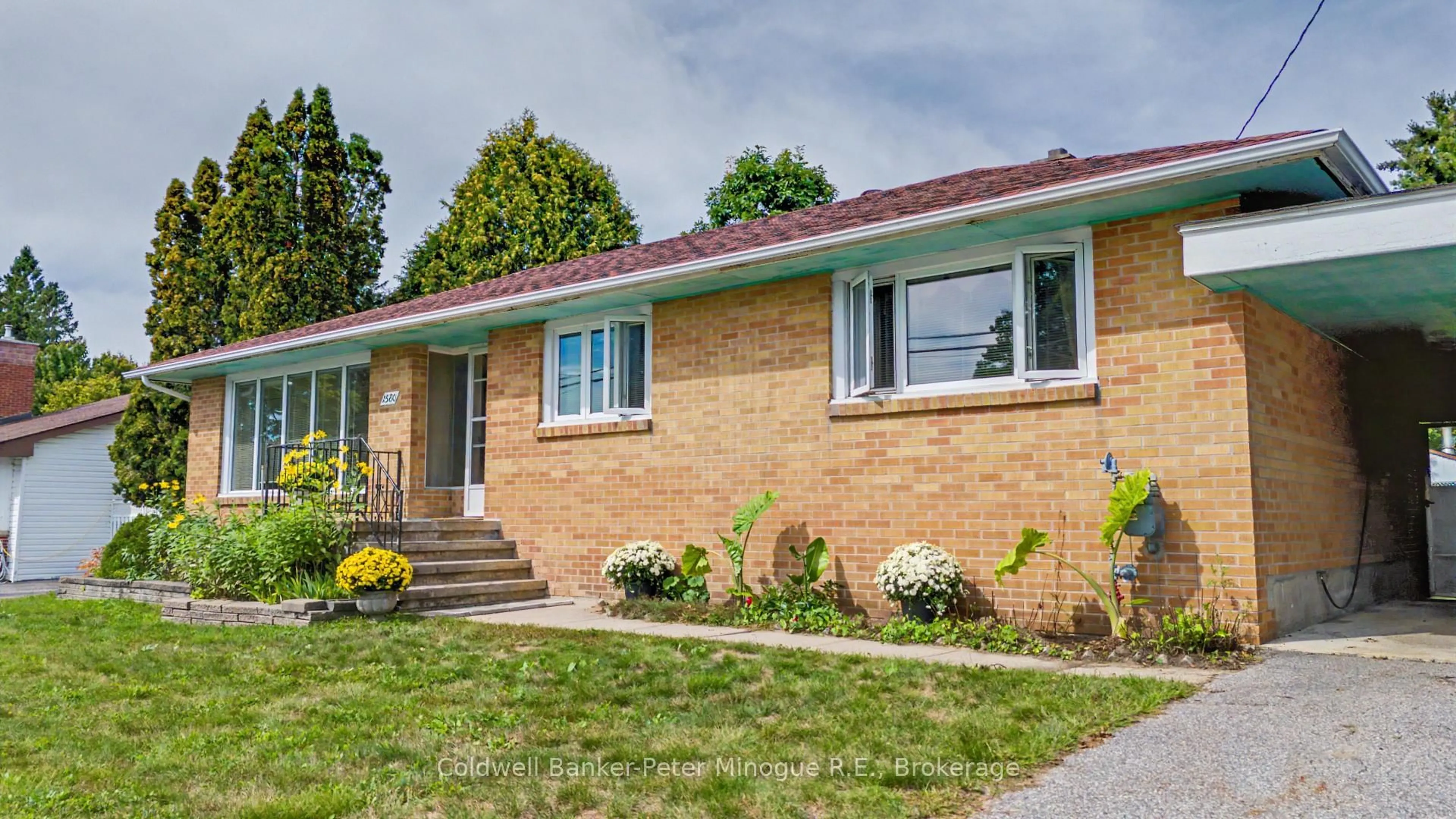 Home with brick exterior material, street for 1580 Jane St, North Bay Ontario P1B 3J8