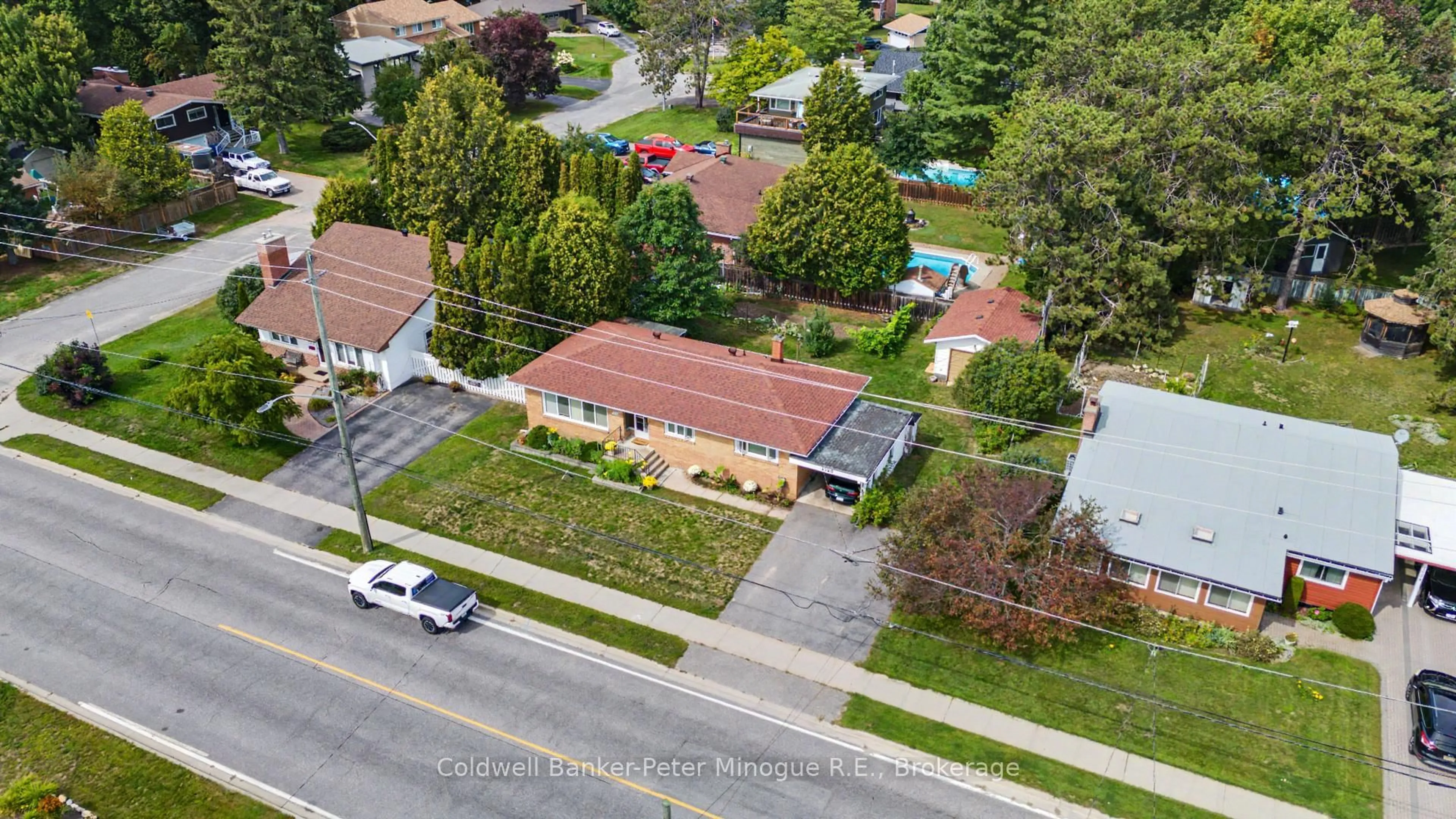 A pic from outside/outdoor area/front of a property/back of a property/a pic from drone, street for 1580 Jane St, North Bay Ontario P1B 3J8