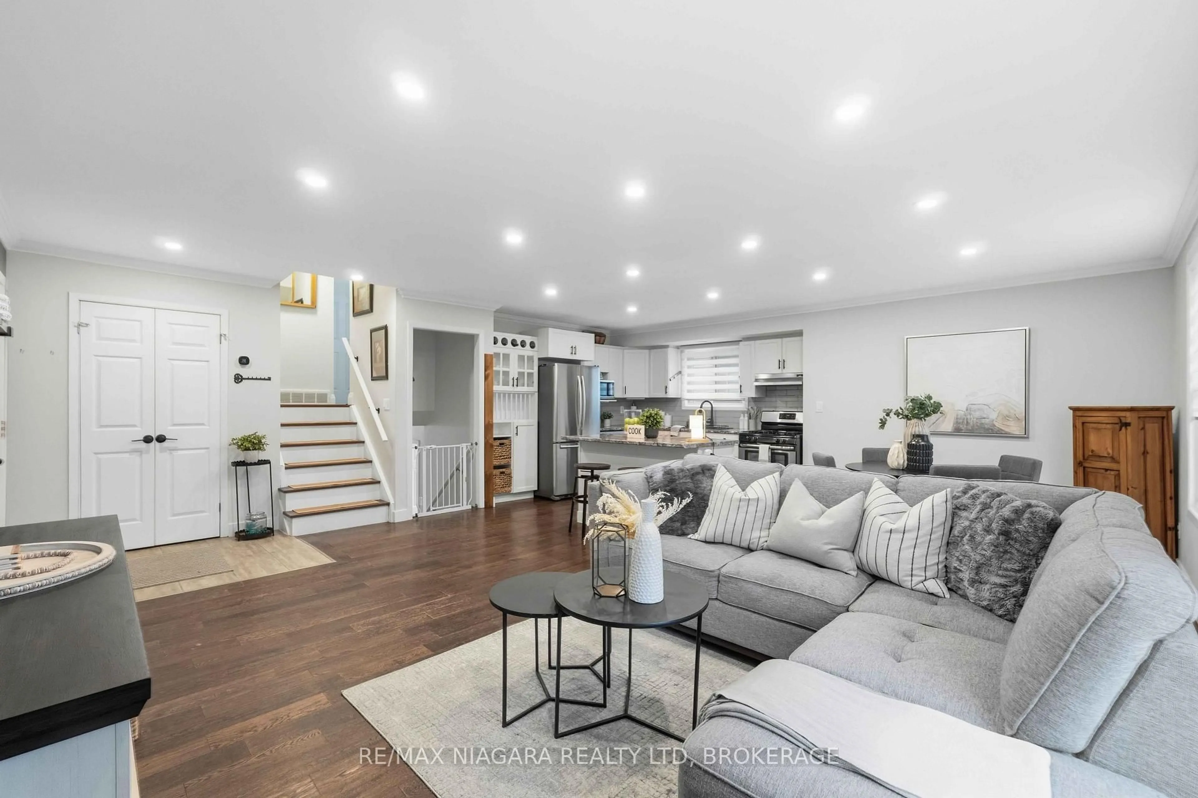 Open concept kitchen, unknown for 1 Belair Dr, St. Catharines Ontario L2N 6X7