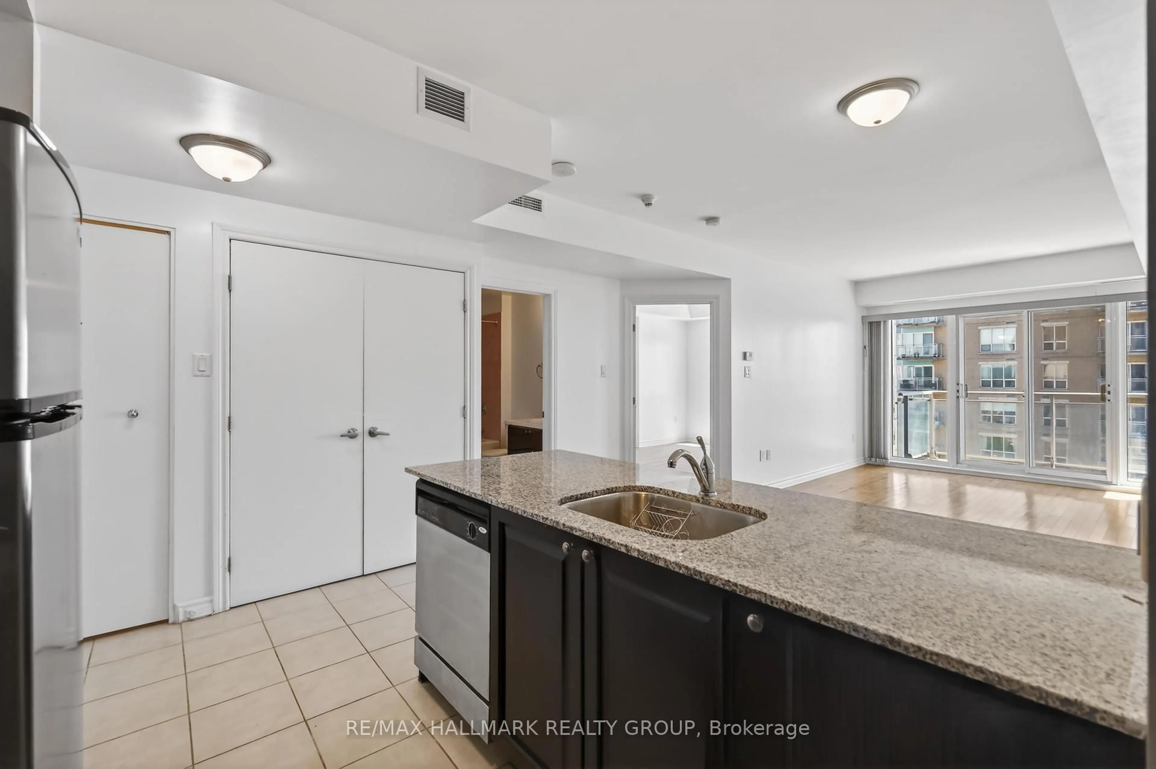 Unknown for 70 Landry St #1503, Ottawa Ontario K1L 0A8