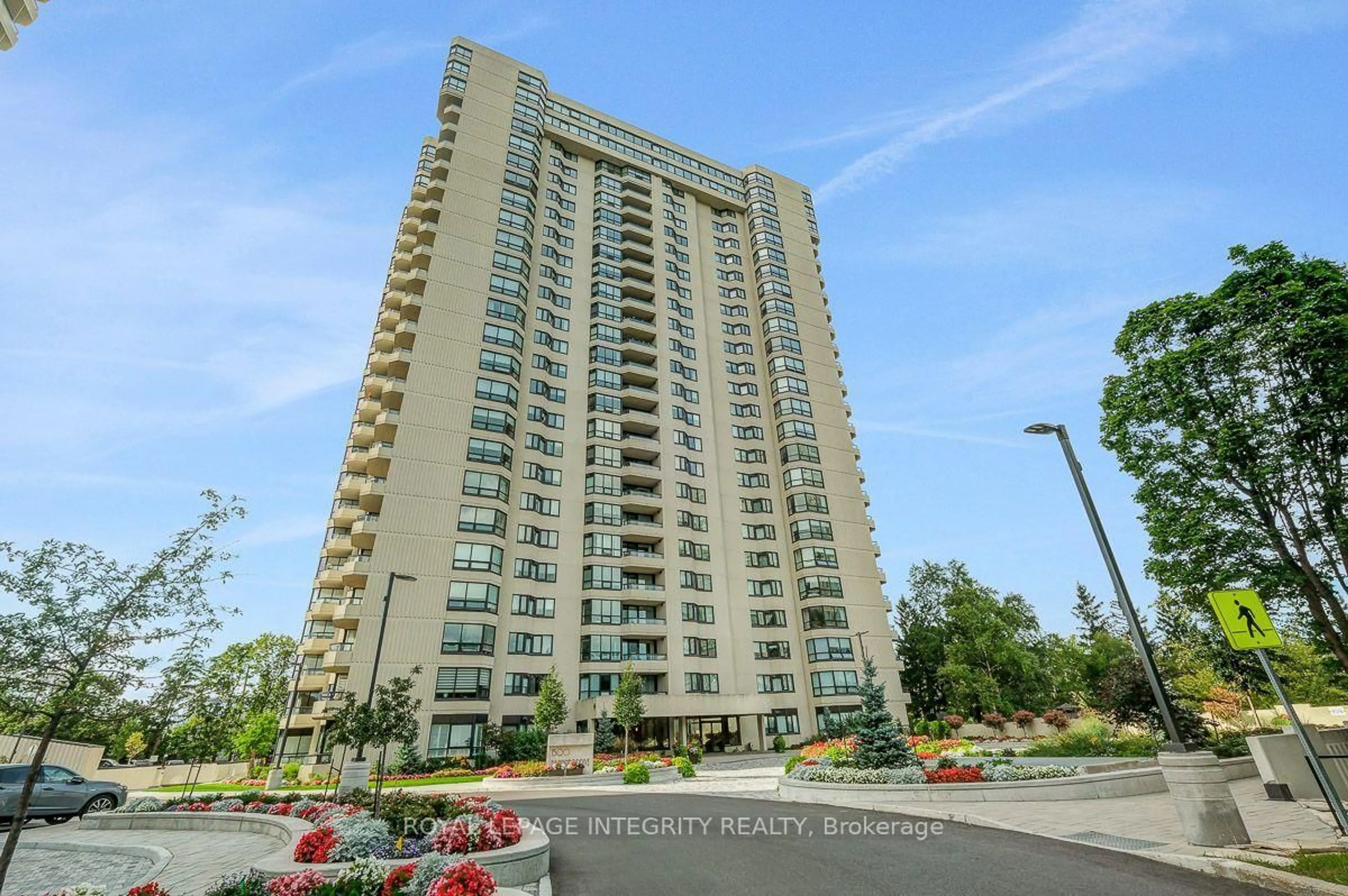 Indoor foyer for 1500 Riverside Dr #1601, Ottawa Ontario K1G 4J4