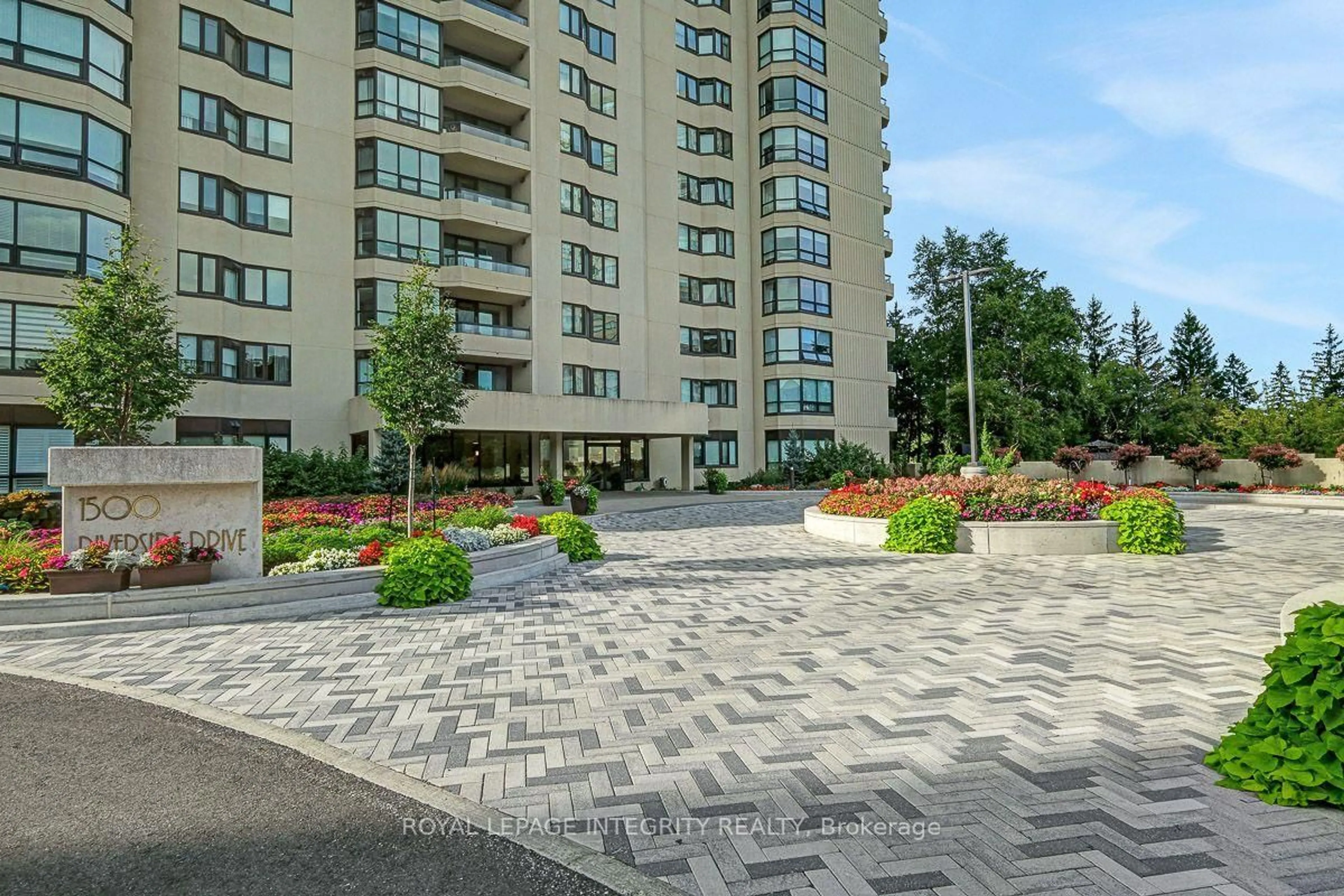 Patio, unknown for 1500 Riverside Dr #1601, Ottawa Ontario K1G 4J4