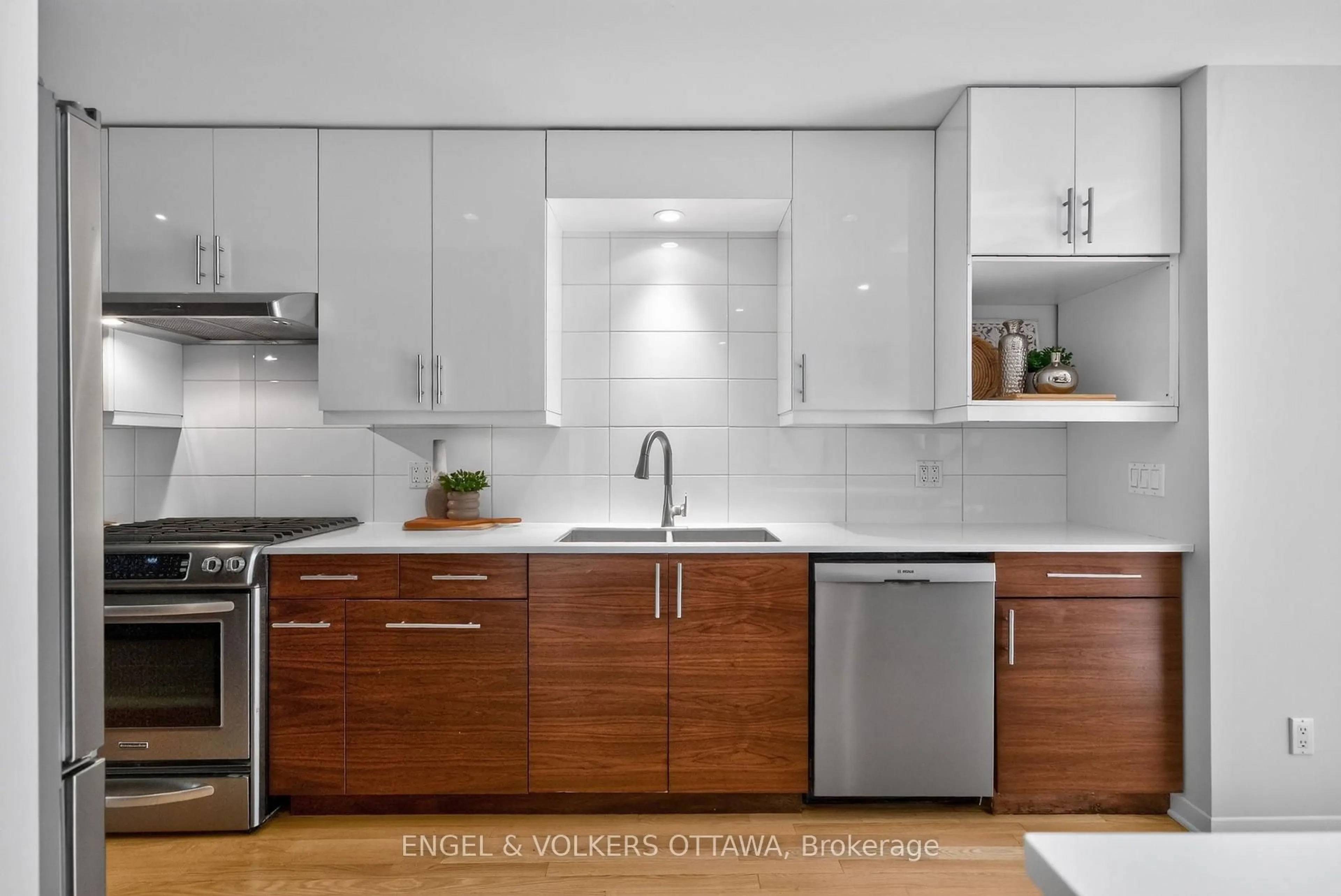 Contemporary kitchen, ceramic/tile floor for 22 Chestnut St, Ottawa Ontario K1S 0Z8