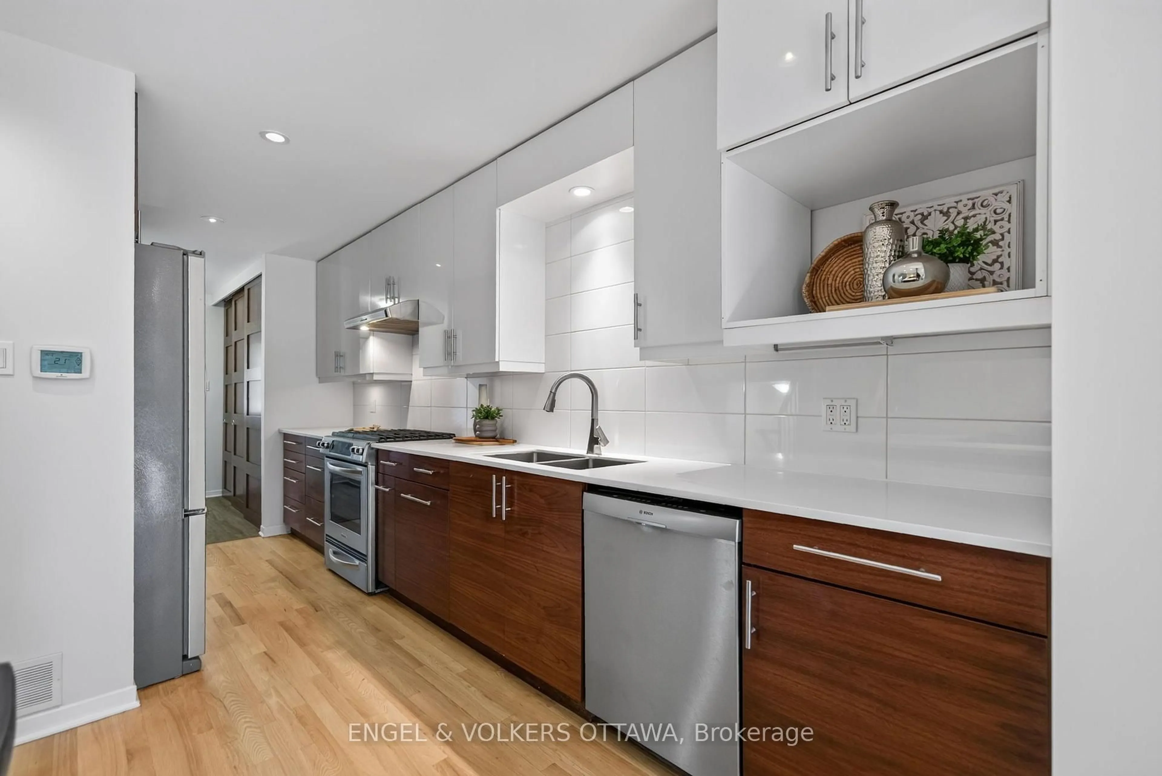 Open concept kitchen, unknown for 22 Chestnut St, Ottawa Ontario K1S 0Z8