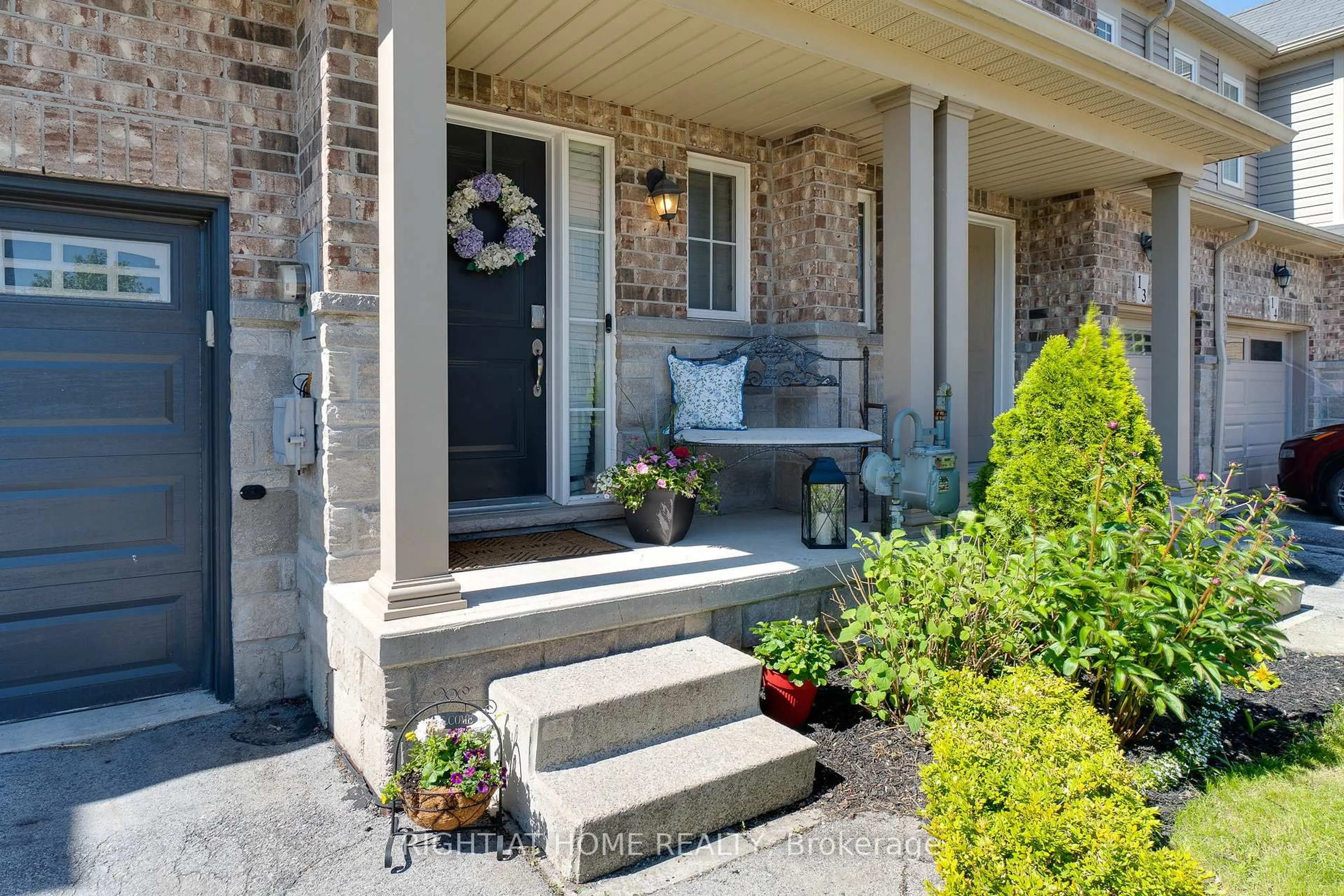 Indoor entryway for 70 Highgate Dr #12, Hamilton Ontario L8J 0E8