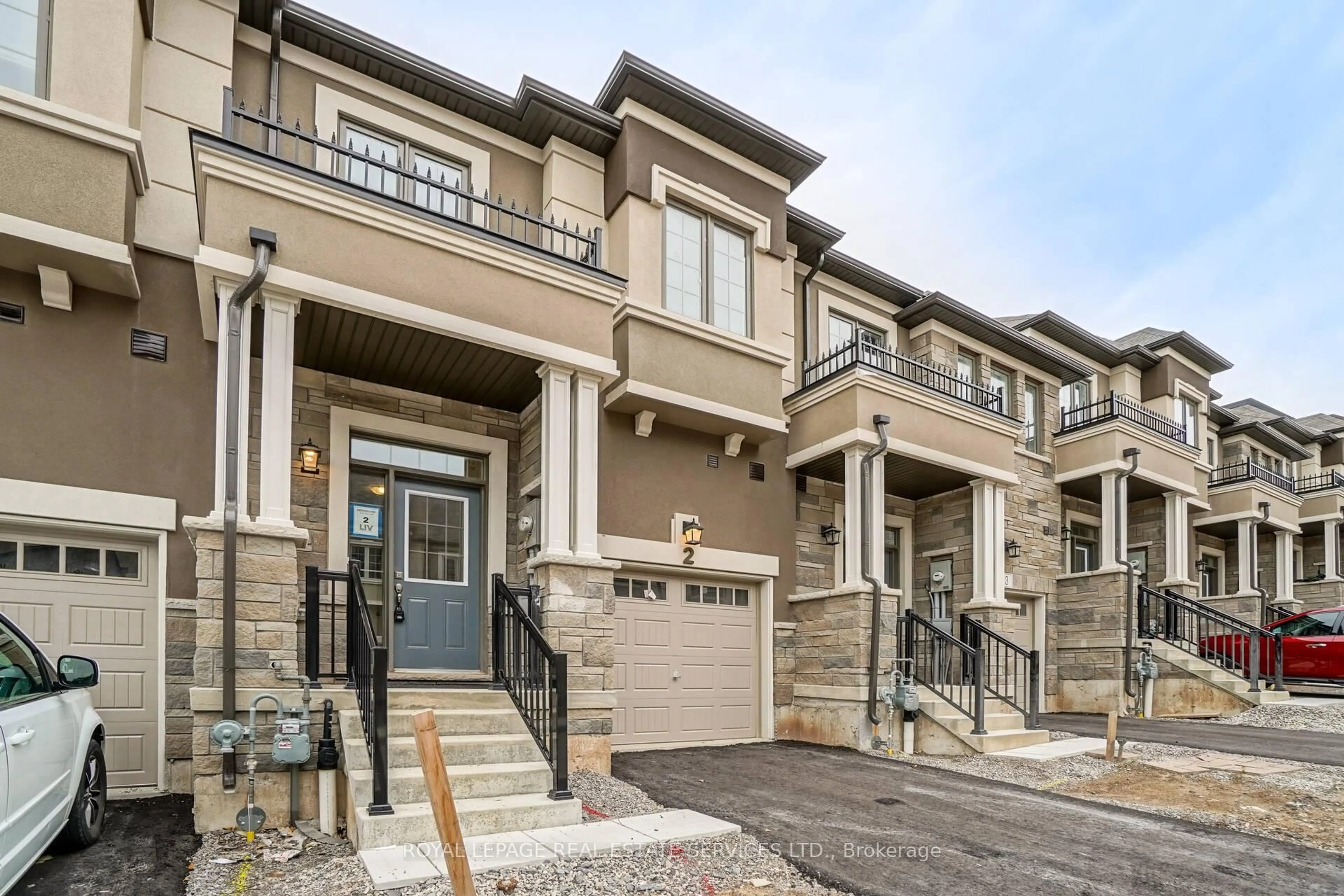 Home with brick exterior material, street for 515 Garner Rd #2, Hamilton Ontario L9G 3K9