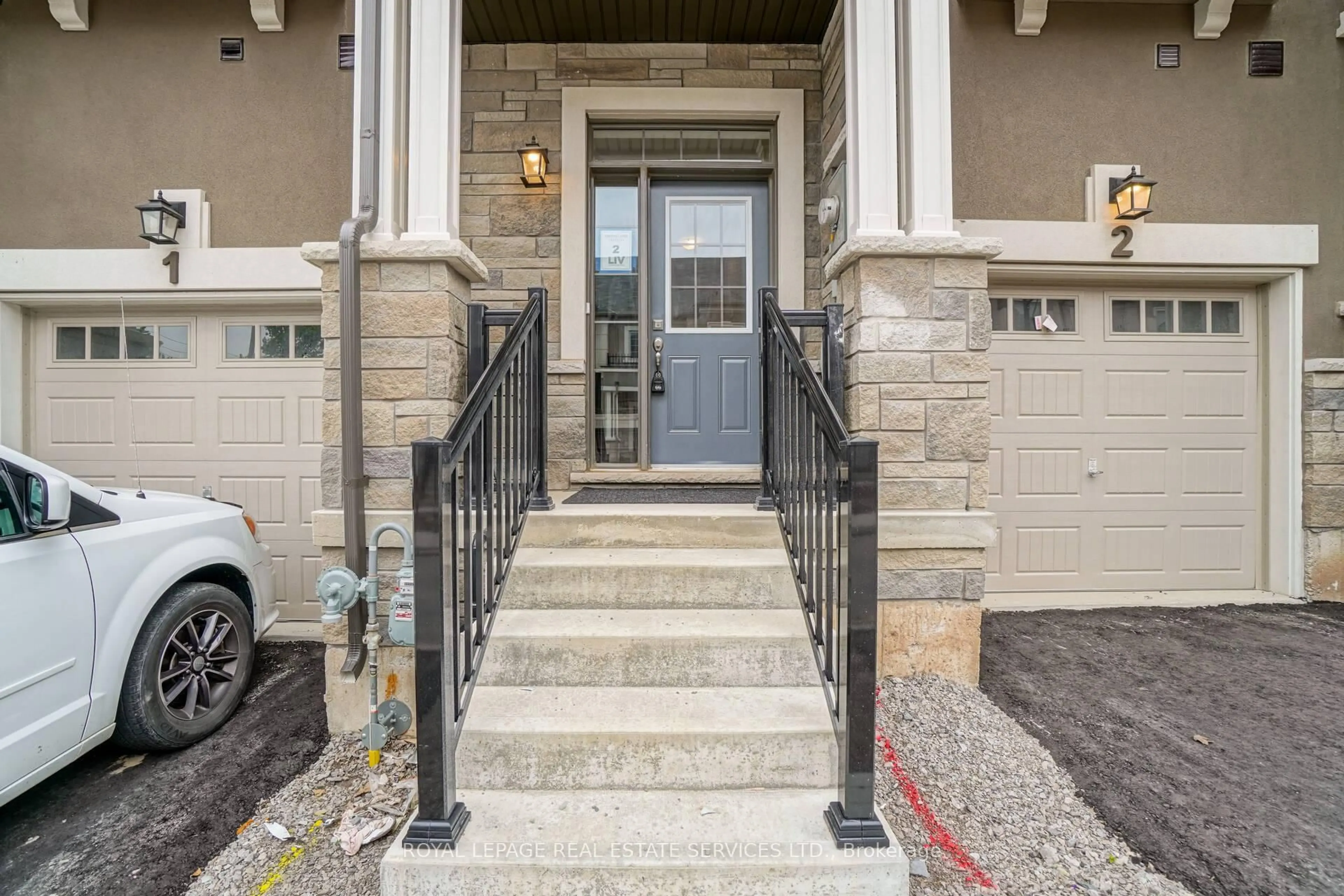 Indoor entryway for 515 Garner Rd #2, Hamilton Ontario L9G 3K9