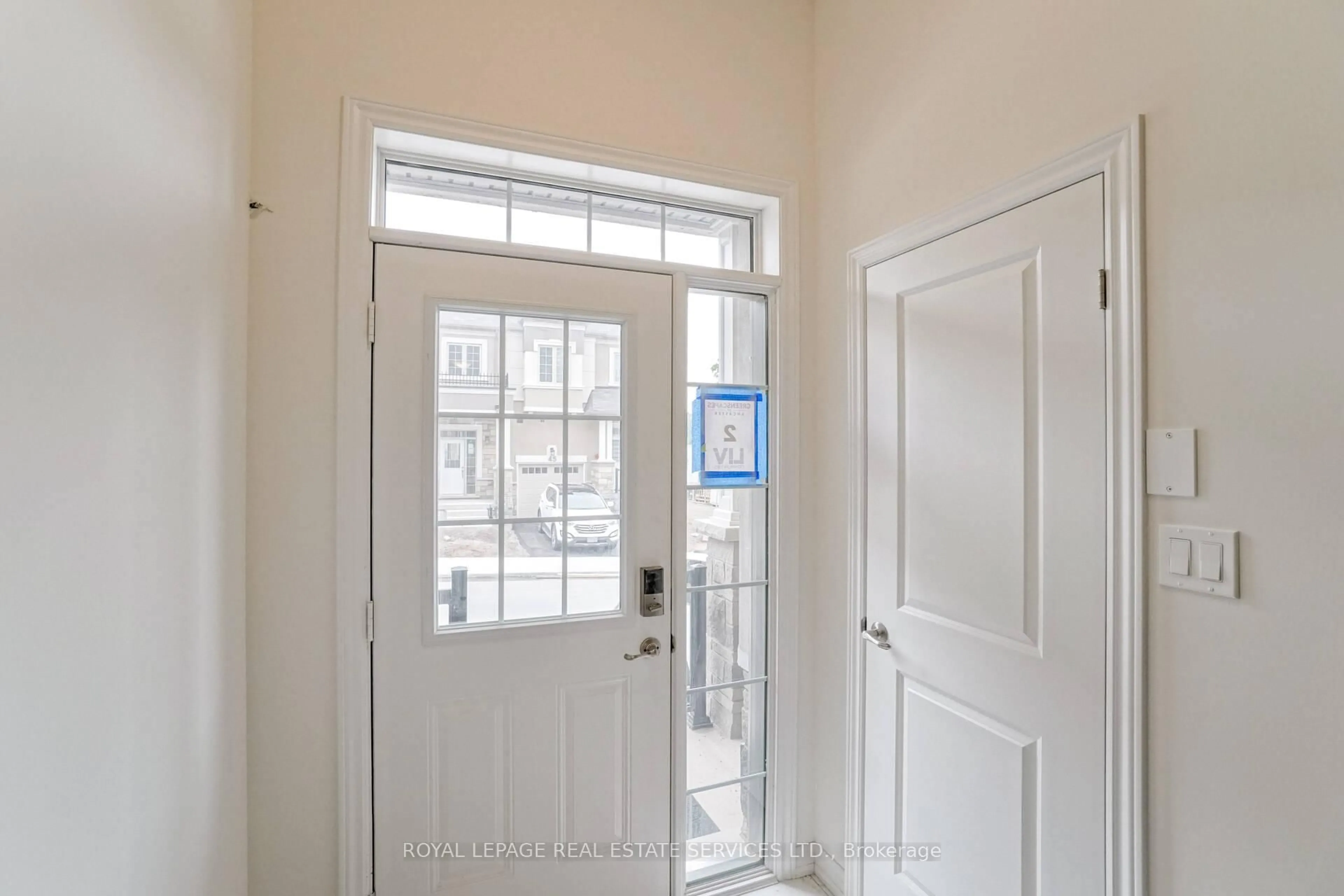Indoor entryway for 515 Garner Rd #2, Hamilton Ontario L9G 3K9