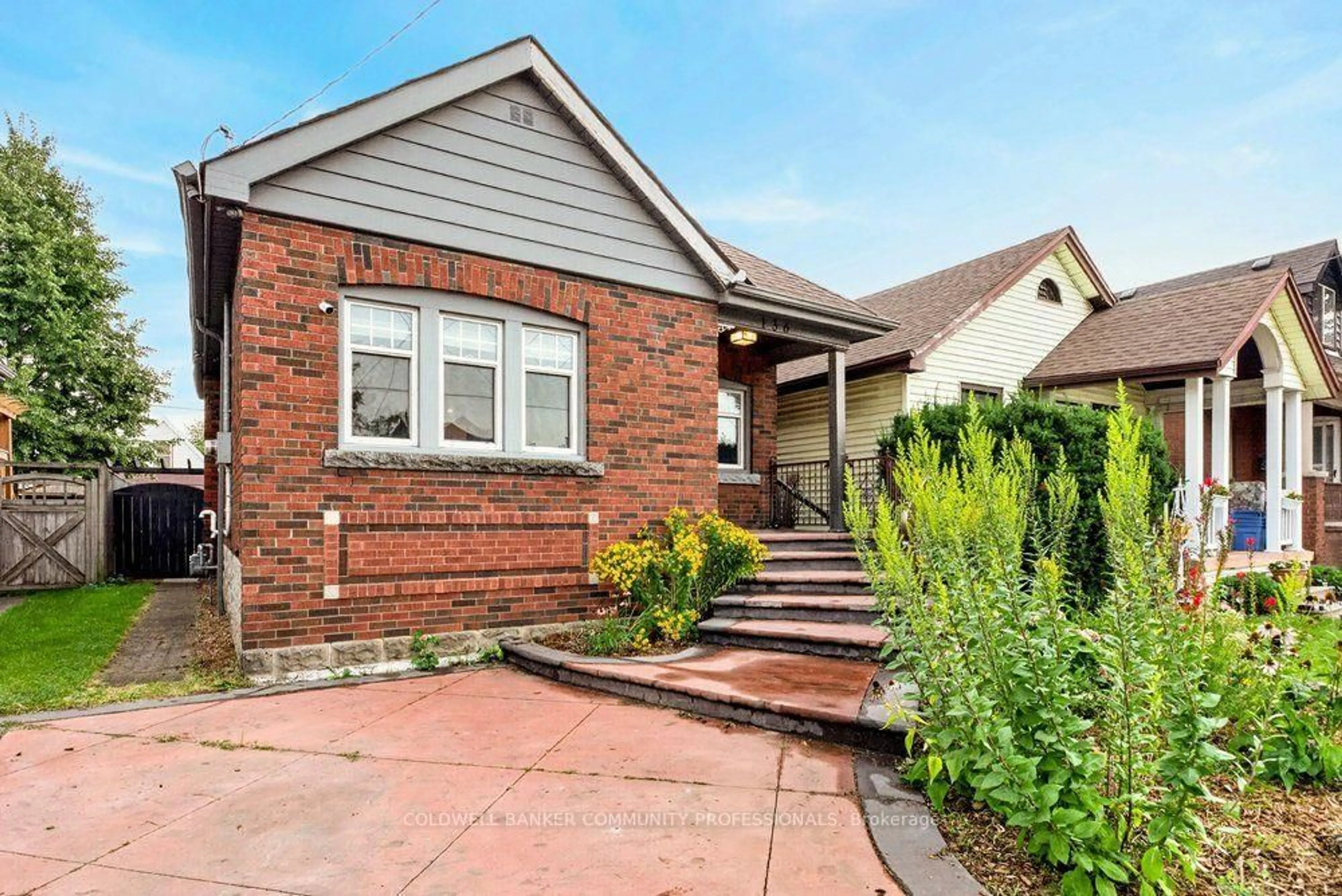 Home with brick exterior material, street for 136 Weir St, Hamilton Ontario L8H 5E9