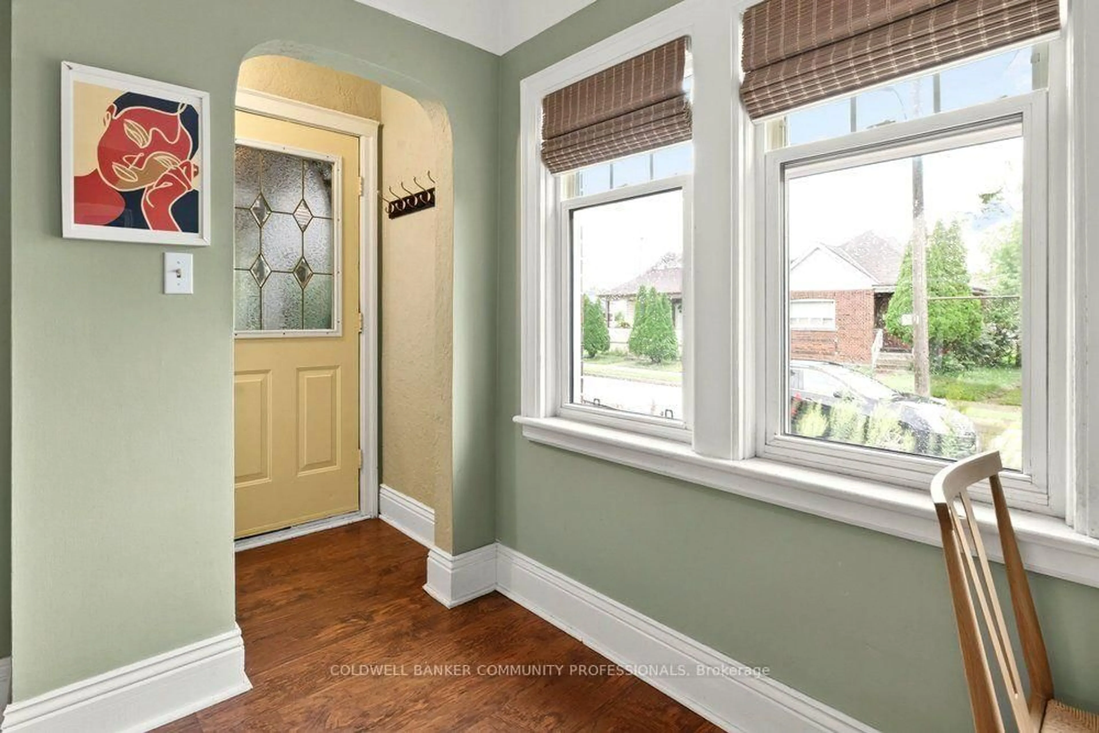 Indoor entryway for 136 Weir St, Hamilton Ontario L8H 5E9