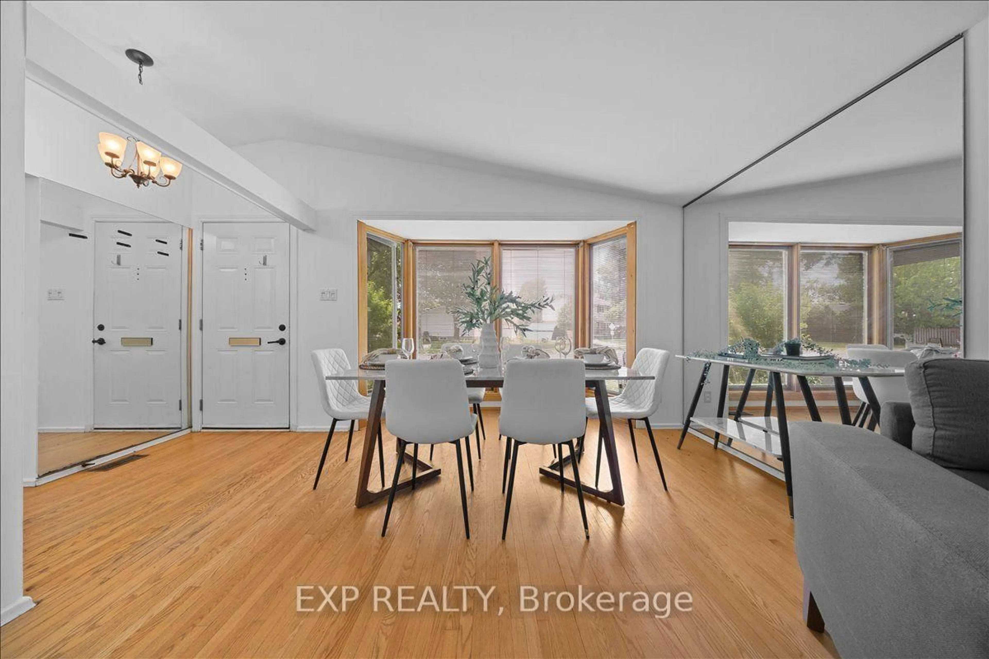 Dining room, unknown for 2335 Harding Rd, Ottawa Ontario K1G 3B7