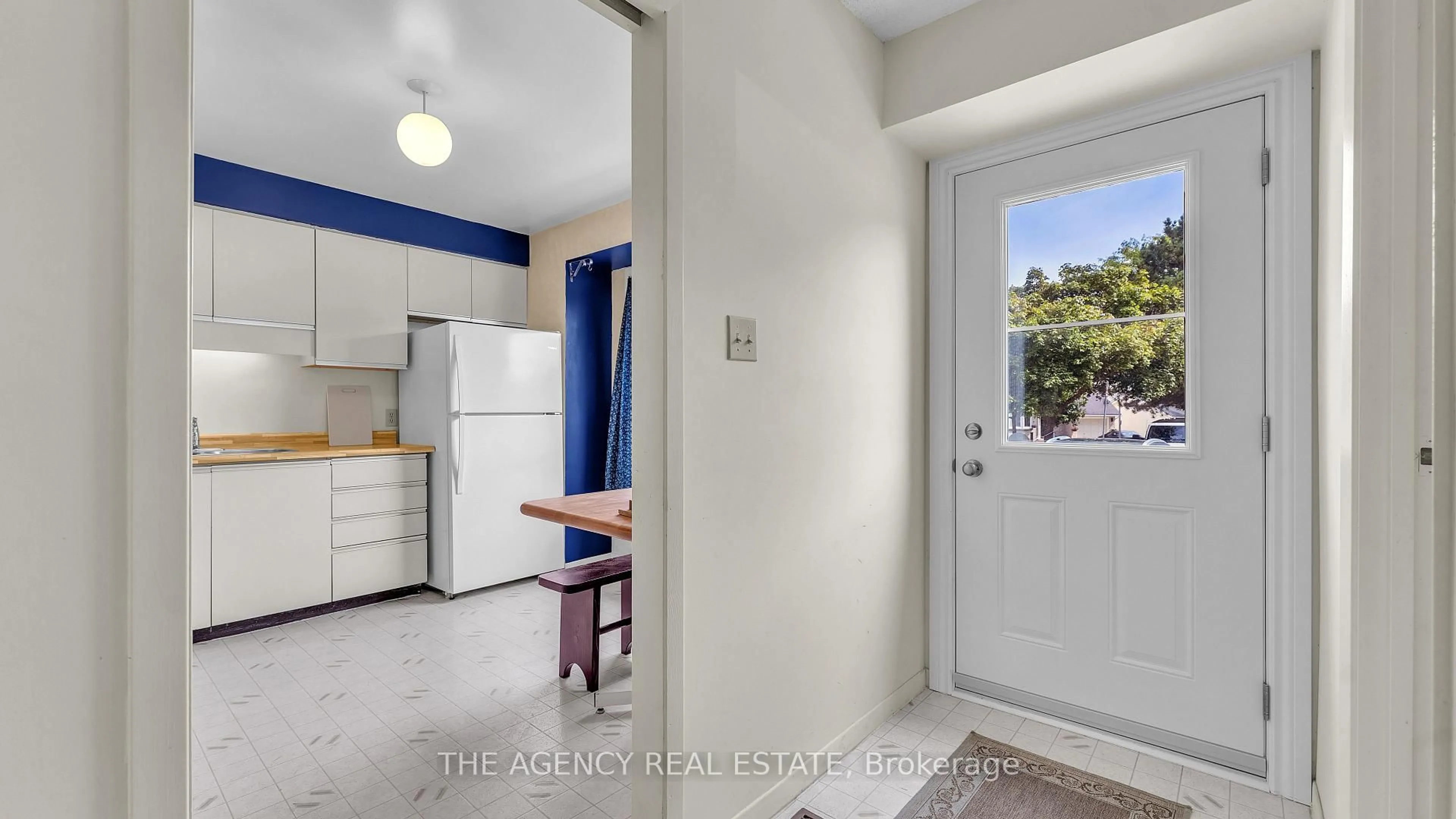 Indoor entryway for 75 Ansondale Rd #6, London South Ontario N6C 5W2