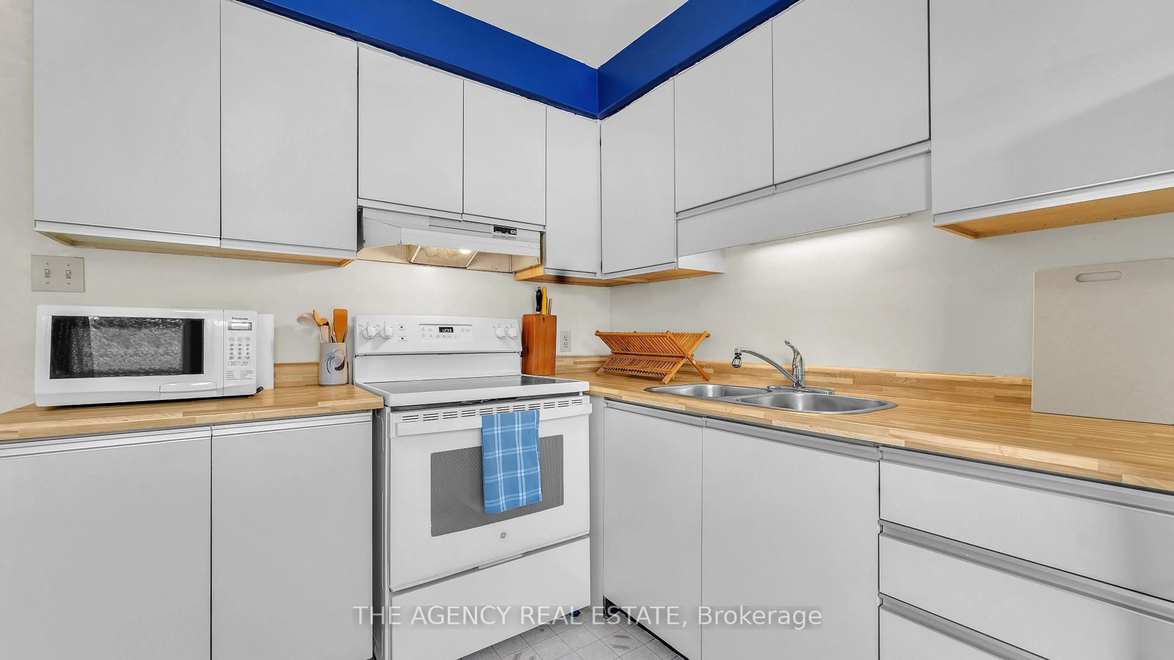Standard kitchen, unknown for 75 Ansondale Rd #6, London South Ontario N6C 5W2