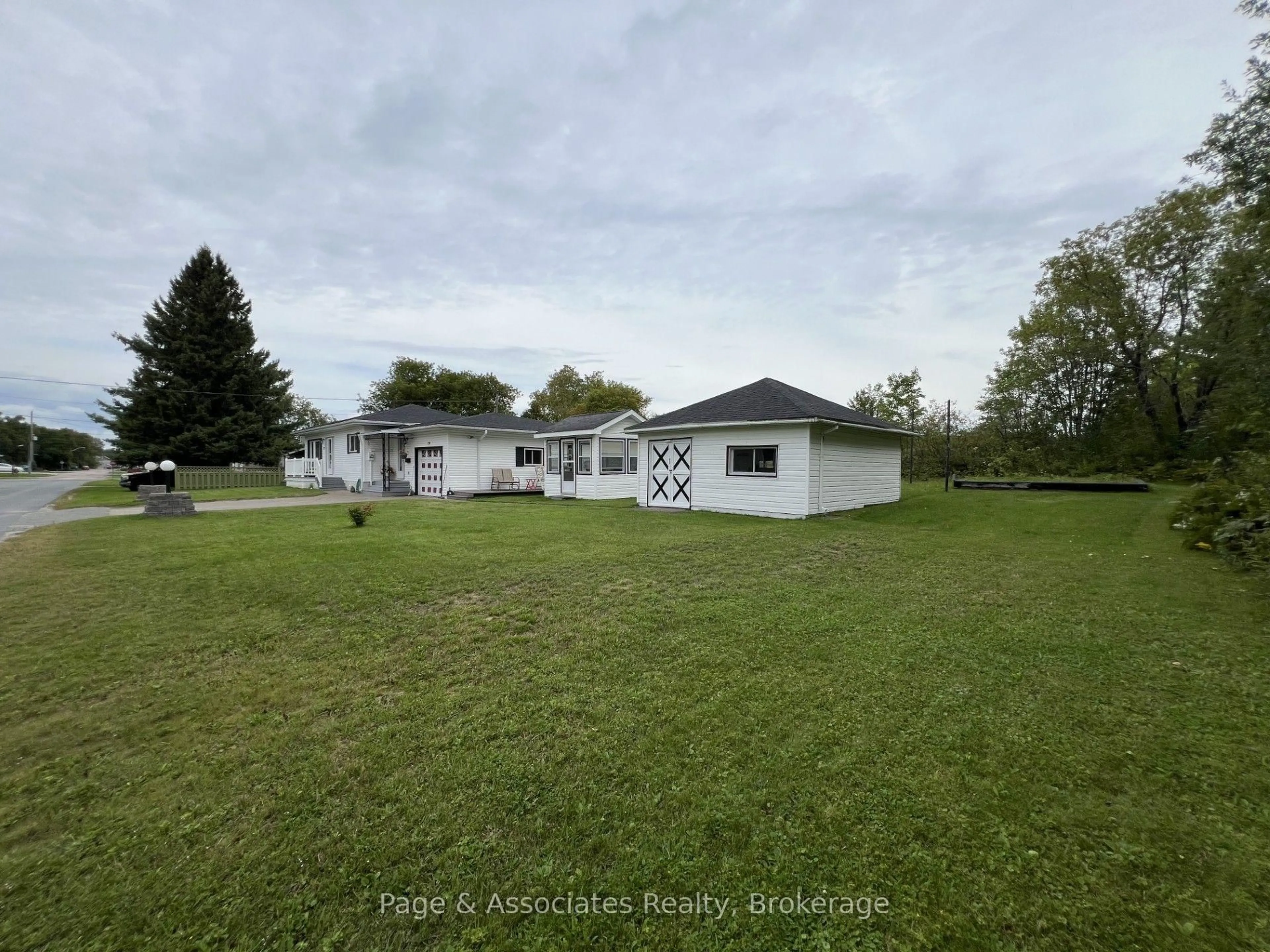 A pic from outside/outdoor area/front of a property/back of a property/a pic from drone, unknown for 134 Dufferin St, West Nipissing Ontario P2B 3H2