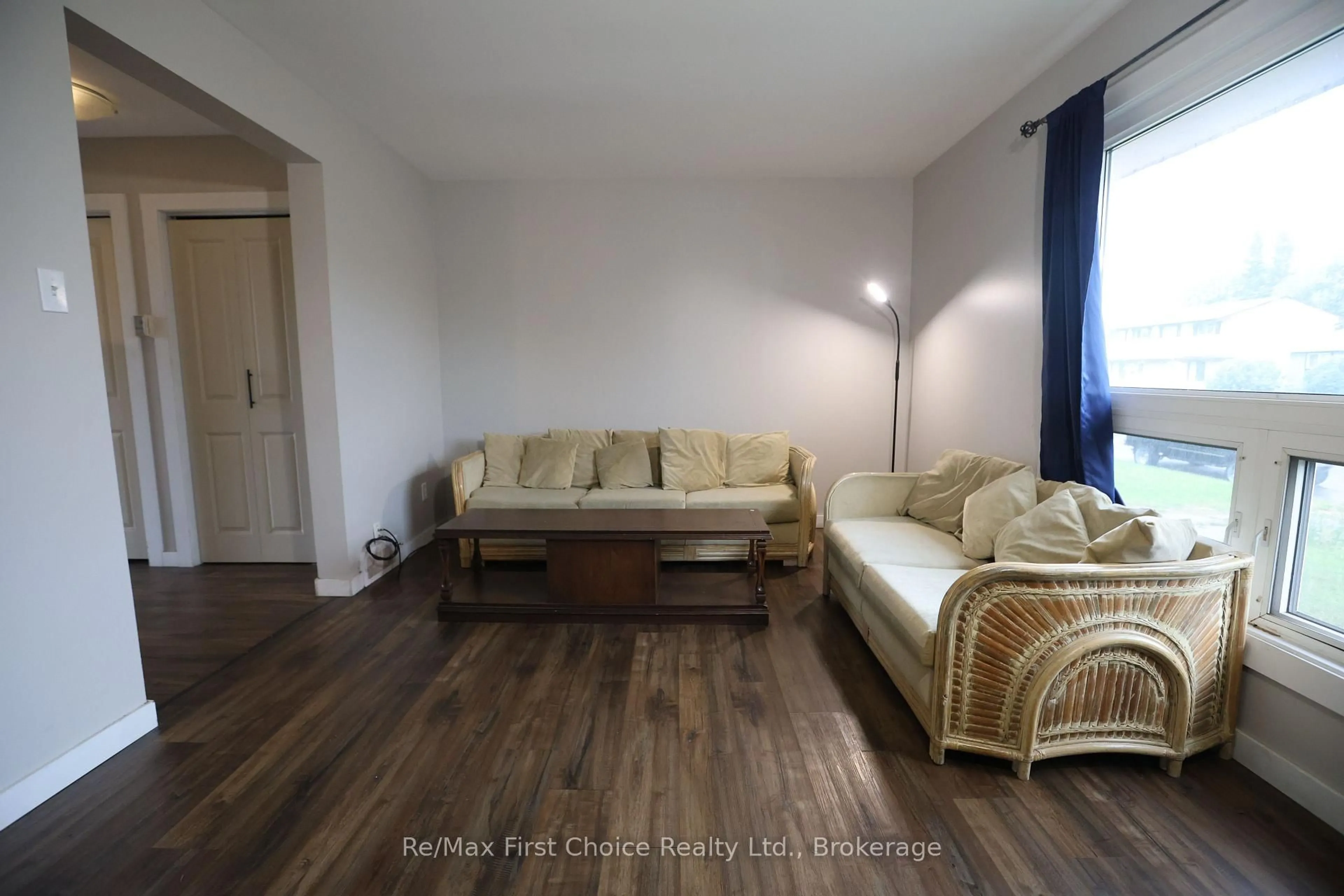 Living room with furniture, wood/laminate floor for 569 McGill Cres, Thunder Bay Ontario P7C 5A9