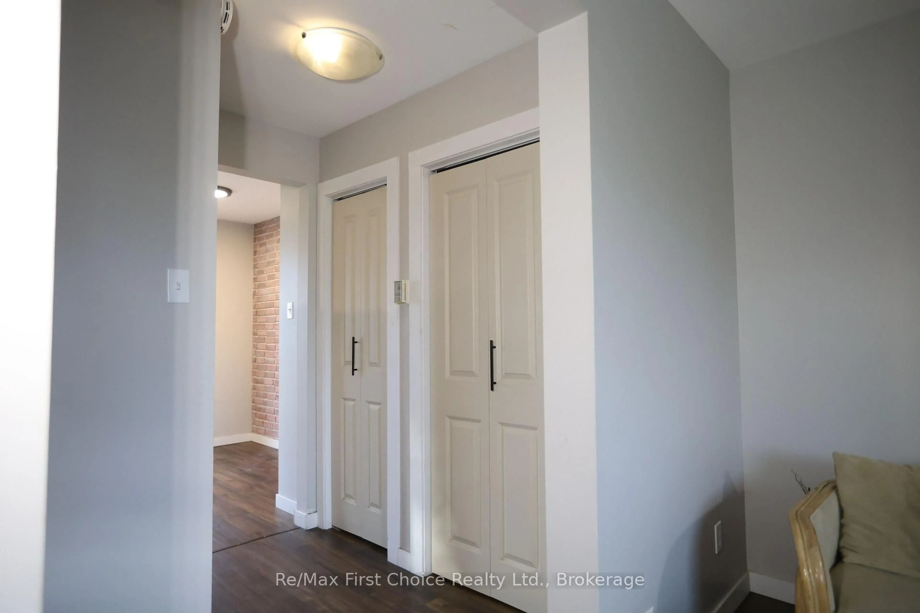 Indoor entryway for 569 McGill Cres, Thunder Bay Ontario P7C 5A9