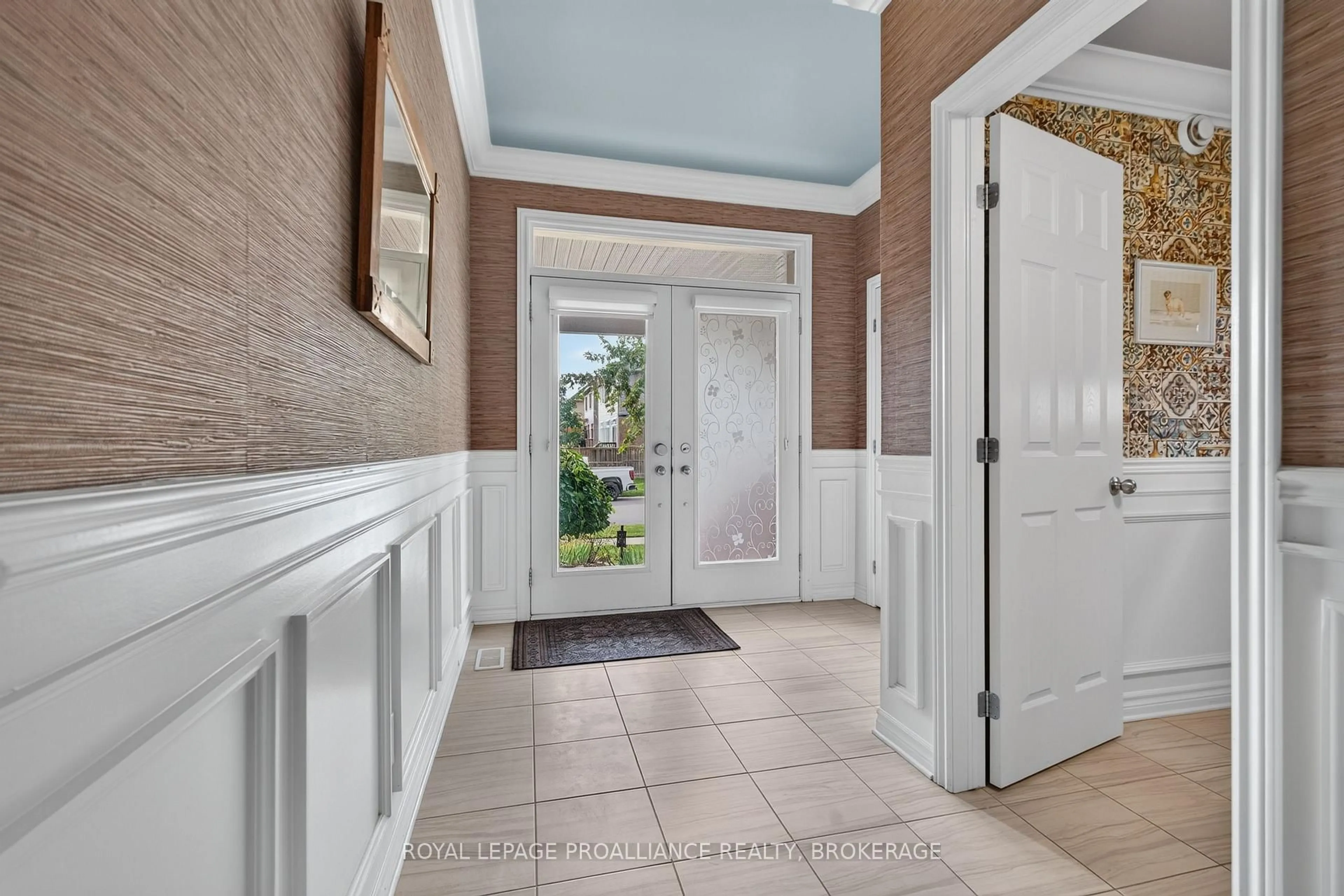 Indoor entryway for 1118 Escala Cres, Kingston Ontario K7P 0H7