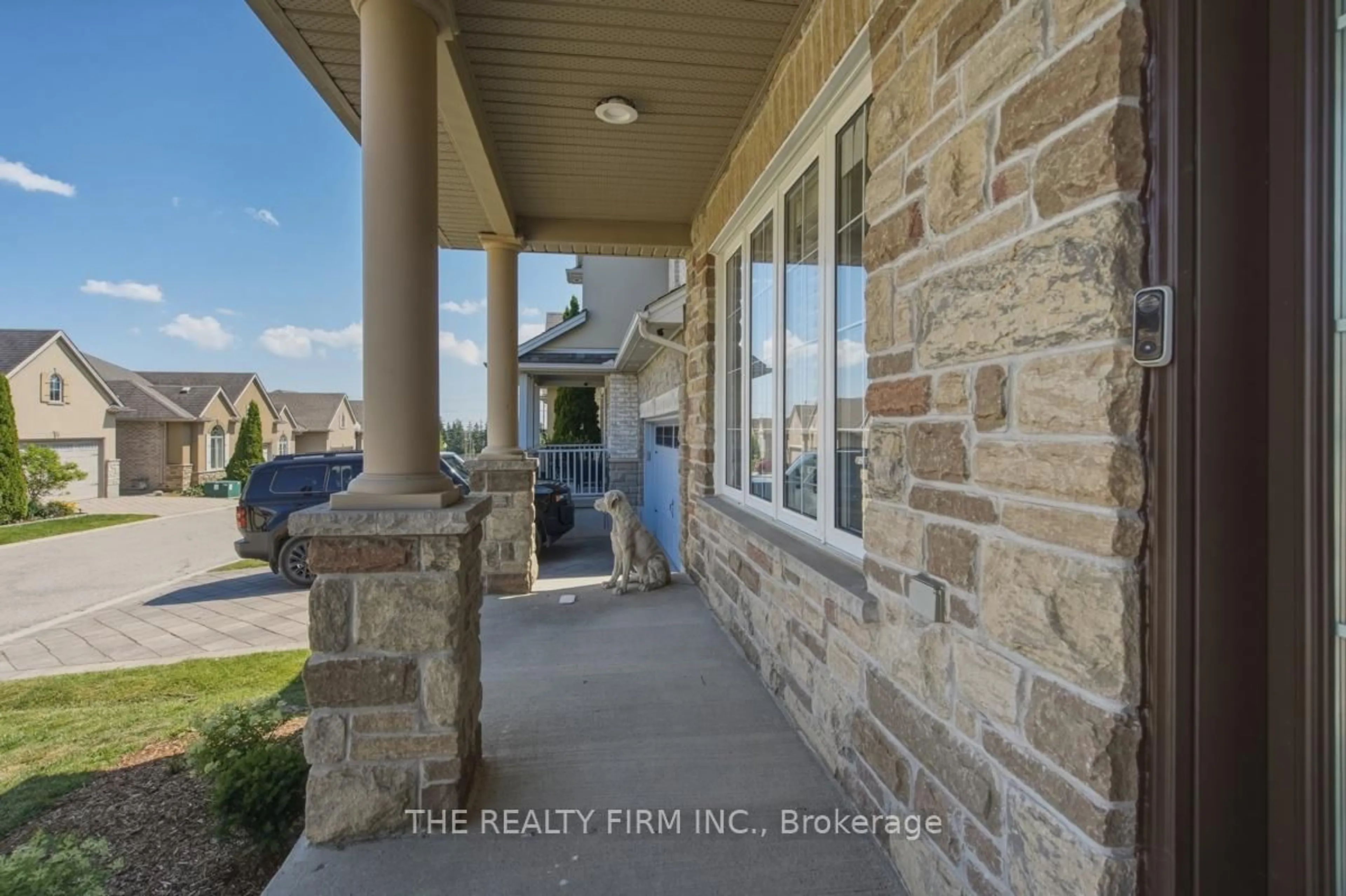 Indoor entryway for 2615 Colonel Talbot Rd #24, London South Ontario N6K 5B4