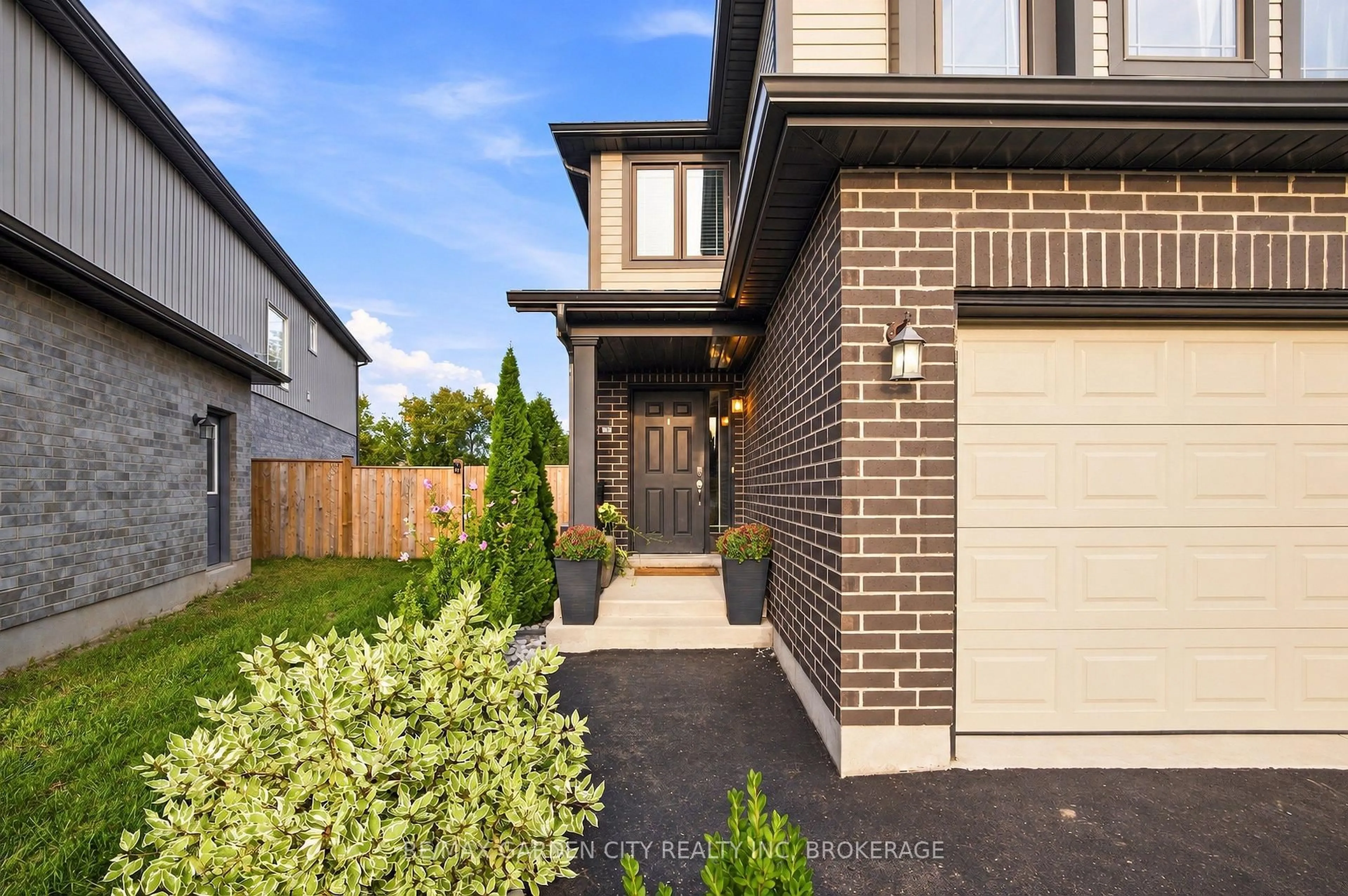 Home with brick exterior material, street for 8377 Jeffrey Crt, Niagara Falls Ontario L2H 0M9