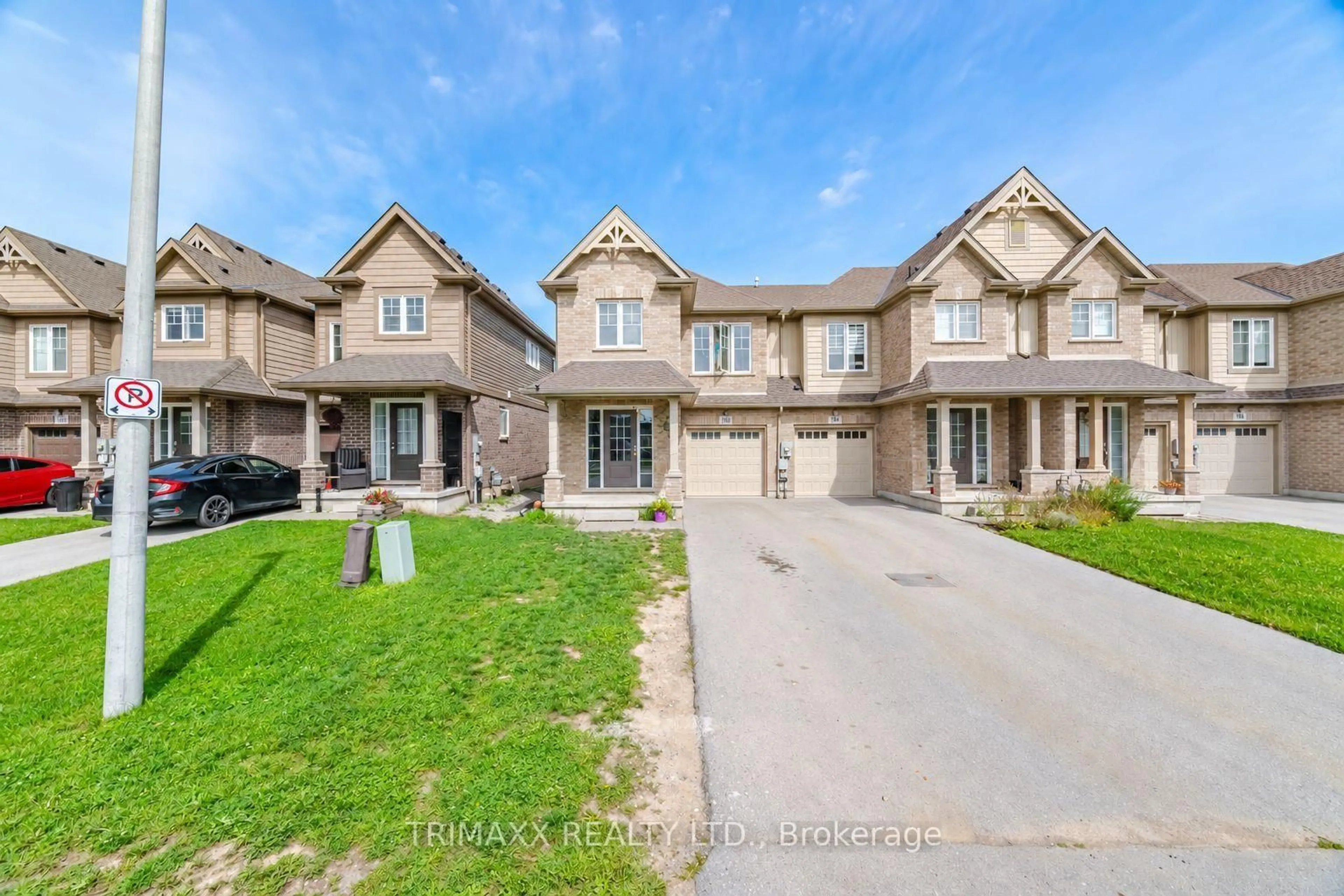 A pic from outside/outdoor area/front of a property/back of a property/a pic from drone, street for 180 Heron St, Welland Ontario L3C 0G7