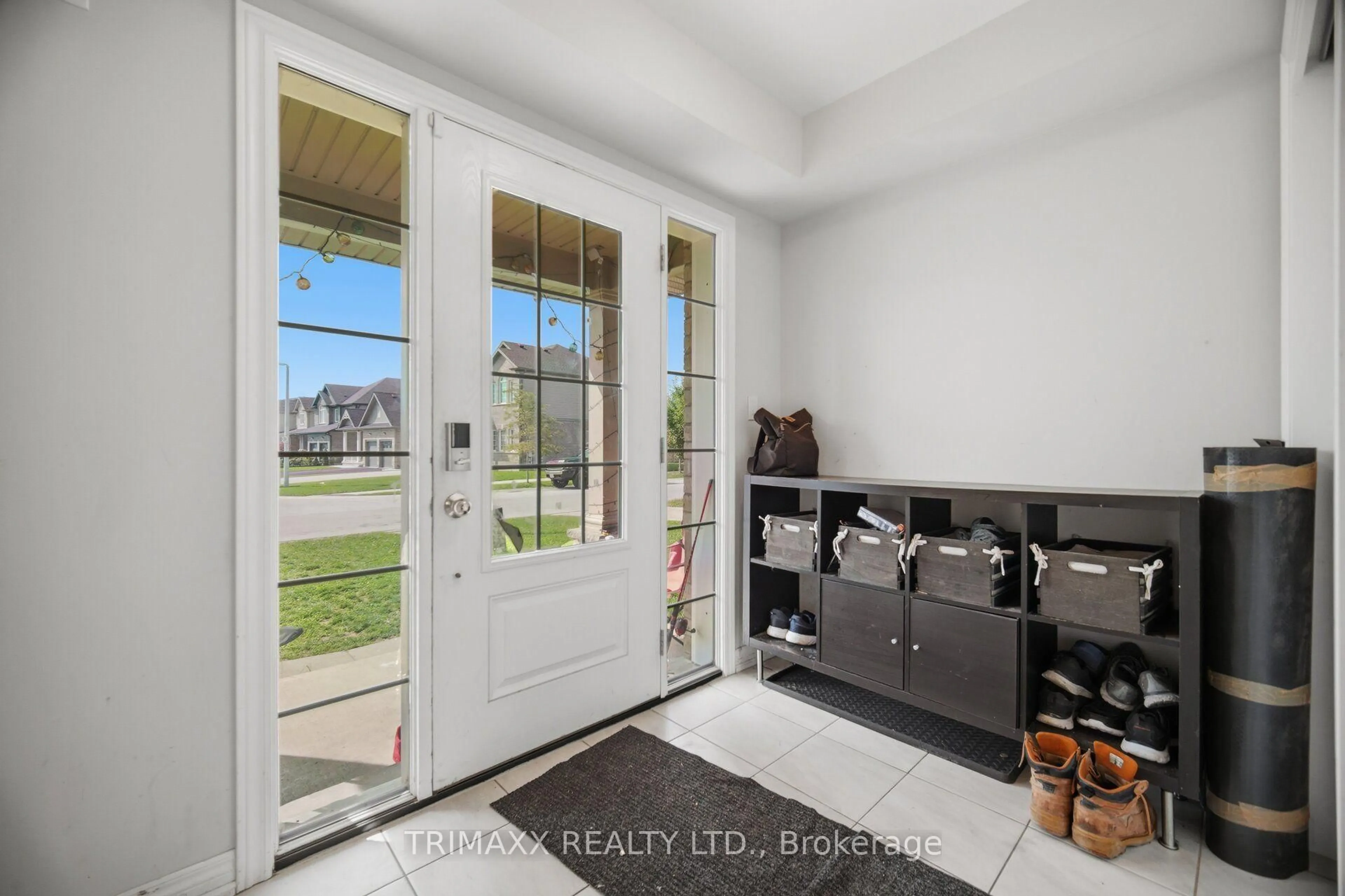 Indoor entryway for 180 Heron St, Welland Ontario L3C 0G7