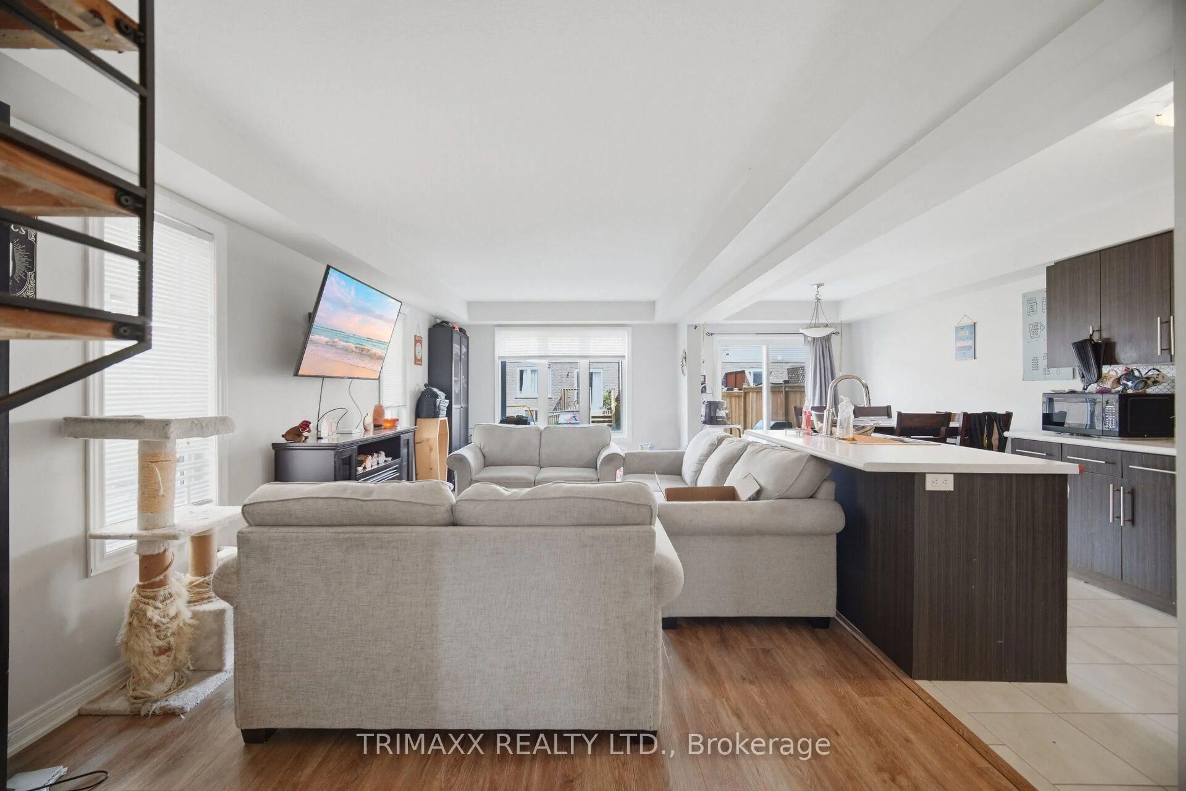 Living room with furniture, unknown for 180 Heron St, Welland Ontario L3C 0G7