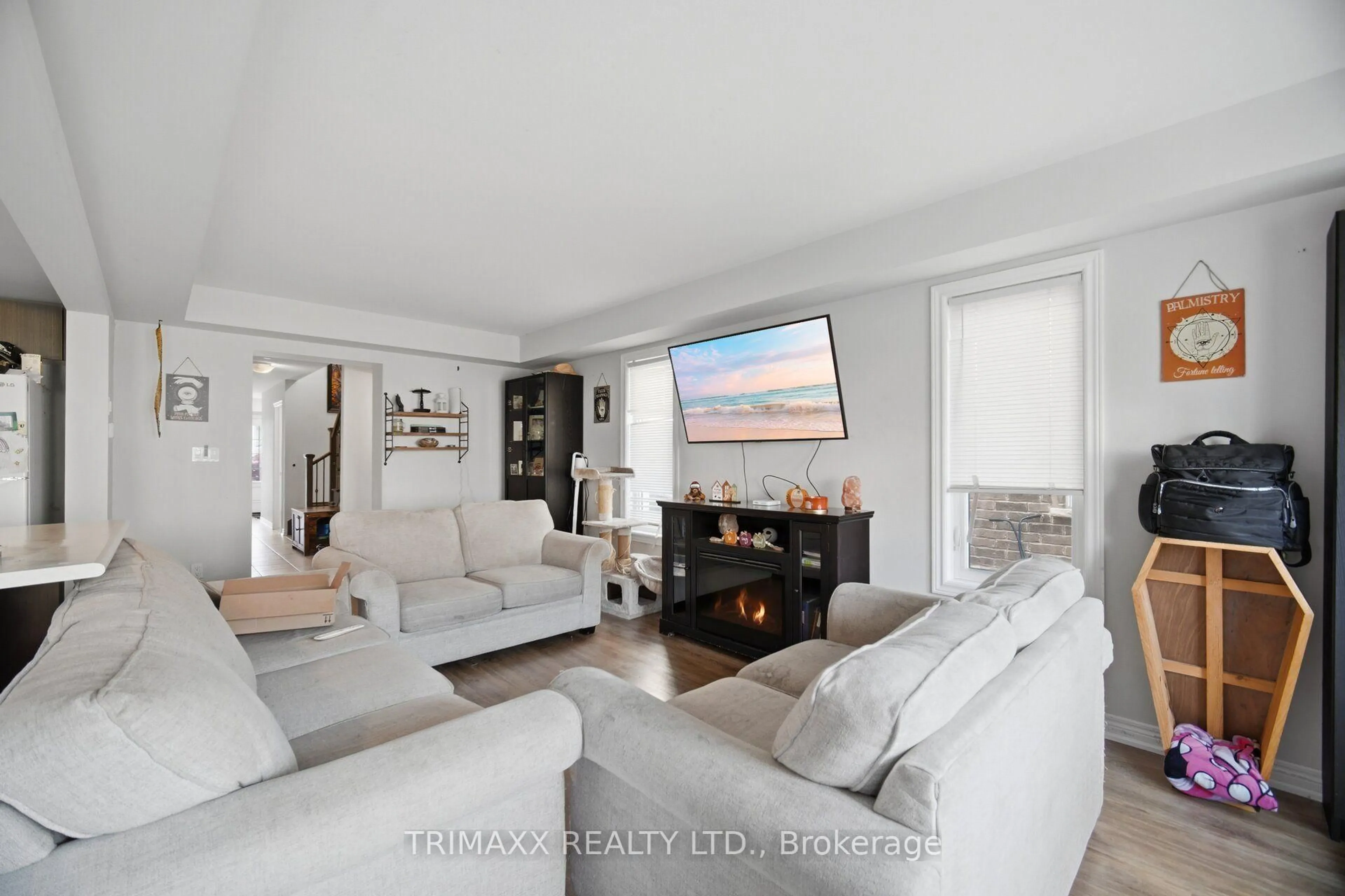 Living room with furniture, unknown for 180 Heron St, Welland Ontario L3C 0G7