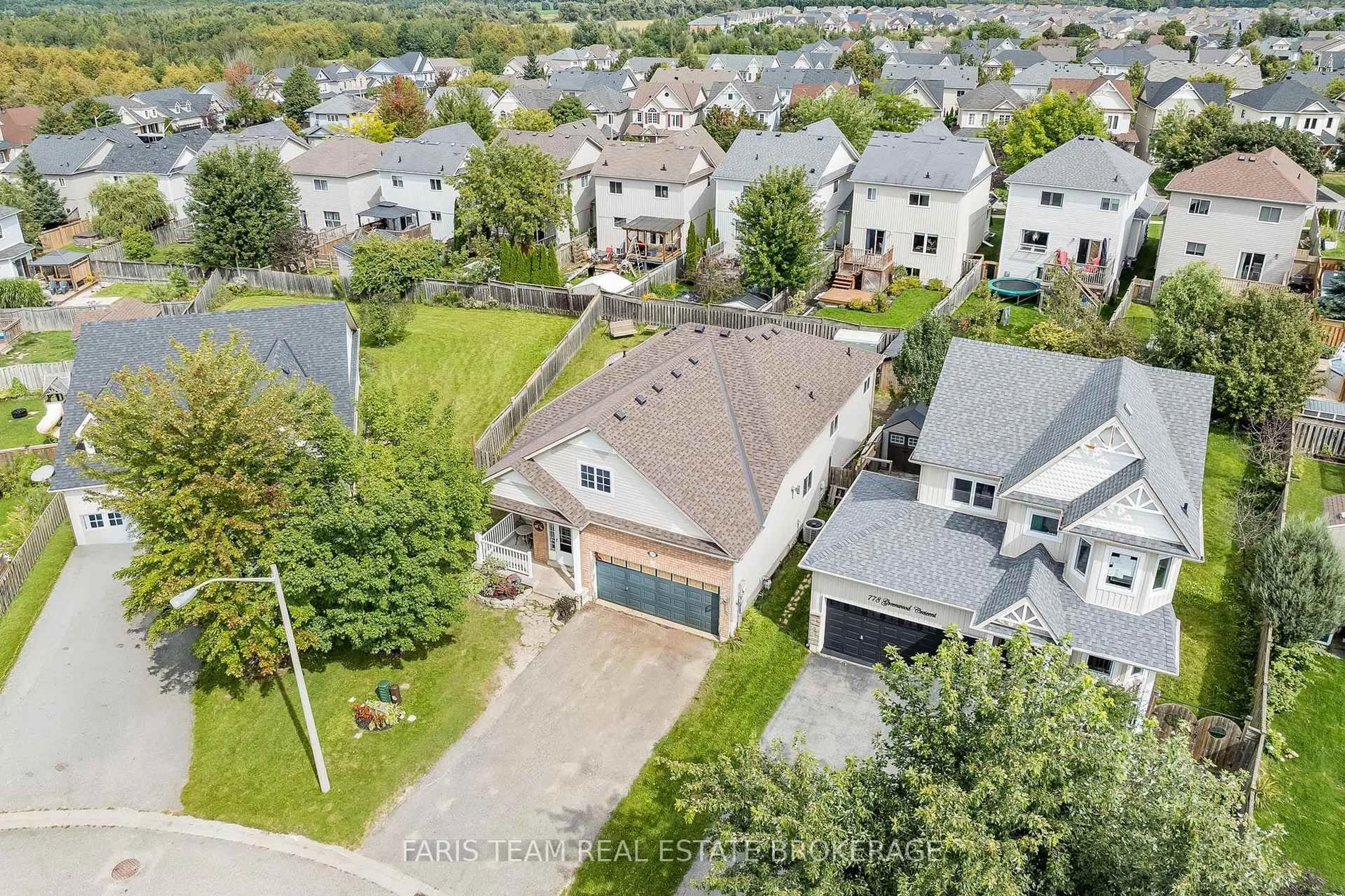 A pic from outside/outdoor area/front of a property/back of a property/a pic from drone, street for 782 Greenwood Cres, Shelburne Ontario L9V 3C8