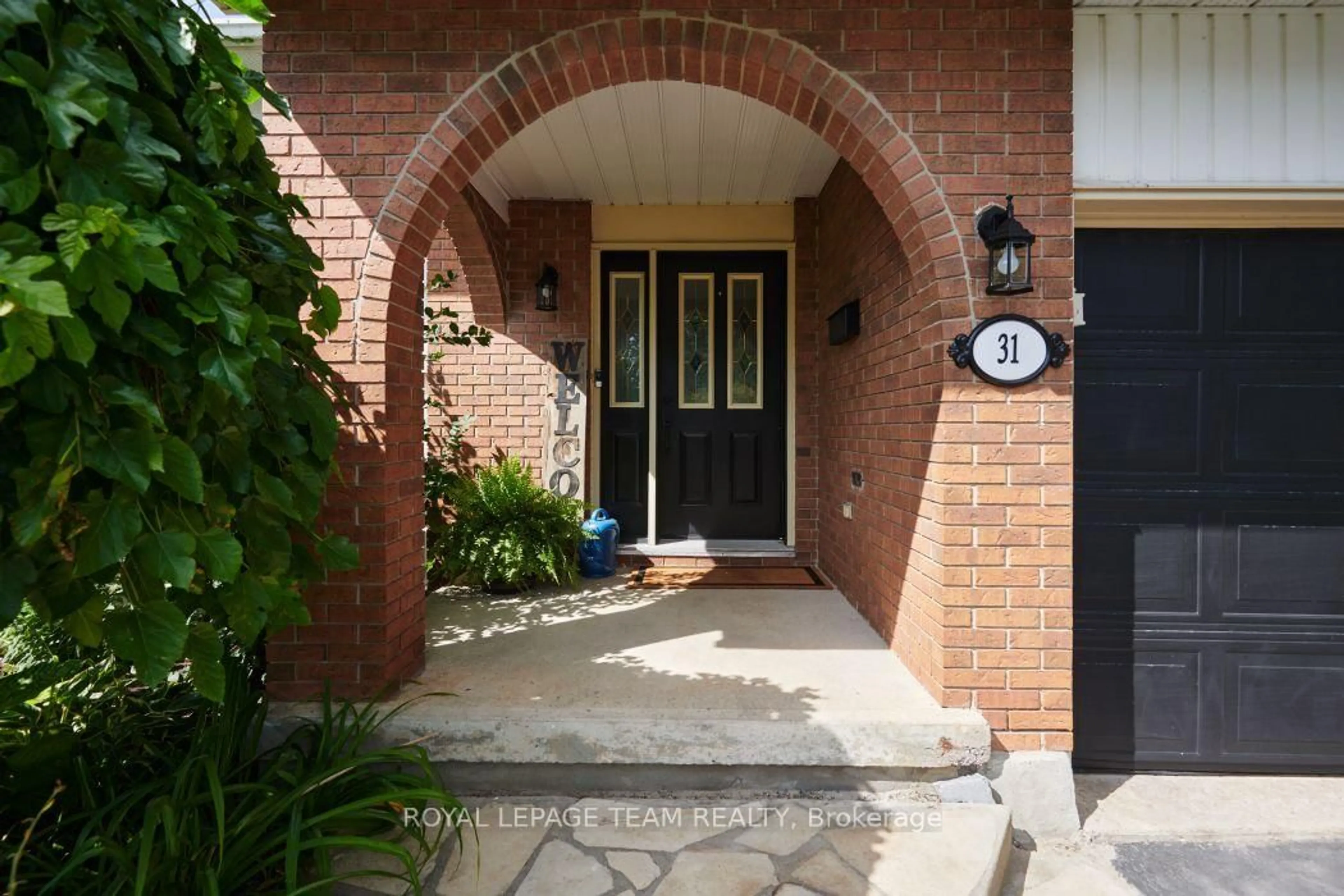 Indoor entryway for 31 Elke Dr, Barrhaven Ontario K2J 2B9
