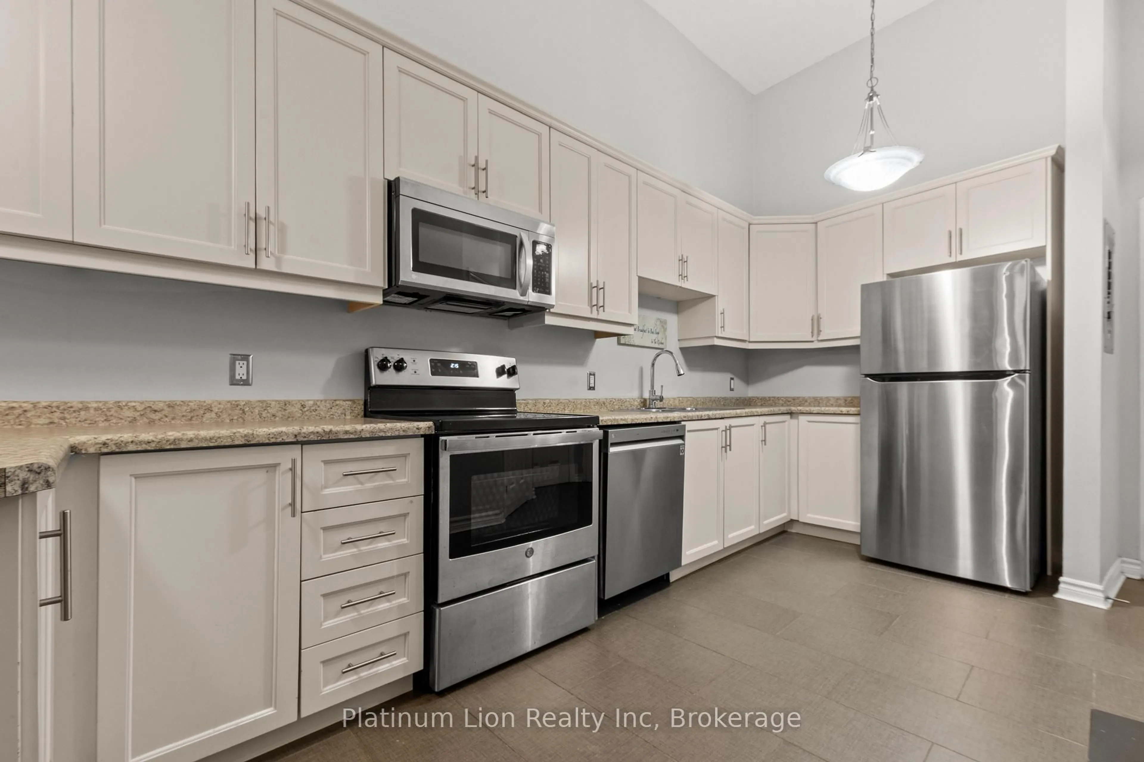 Standard kitchen, unknown for 80 King William St #212, Hamilton Ontario L8R 0A1