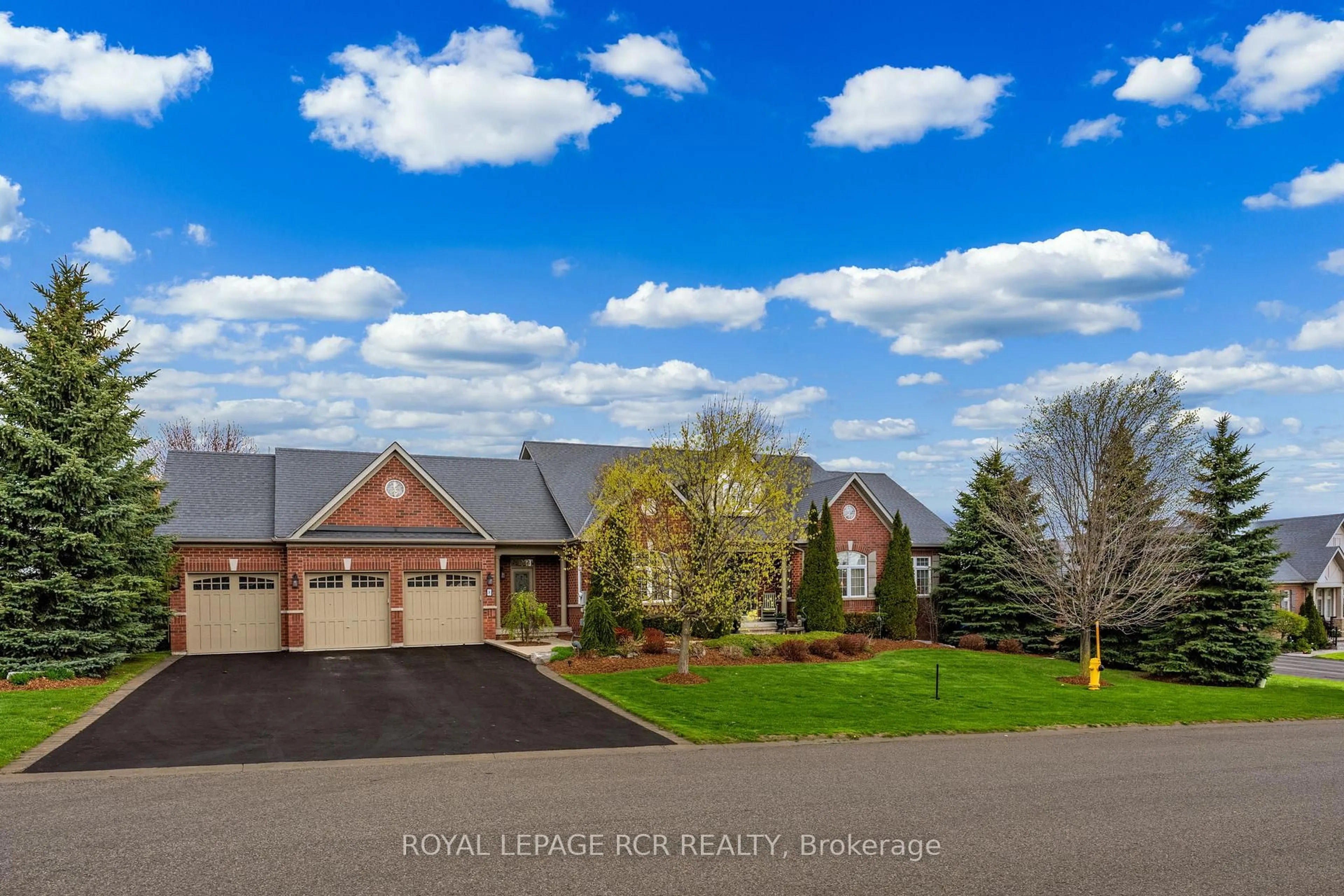 A pic from outside/outdoor area/front of a property/back of a property/a pic from drone, water/lake/river/ocean view for 8 Masters Creek Blvd, Mono Ontario L9W 6L7