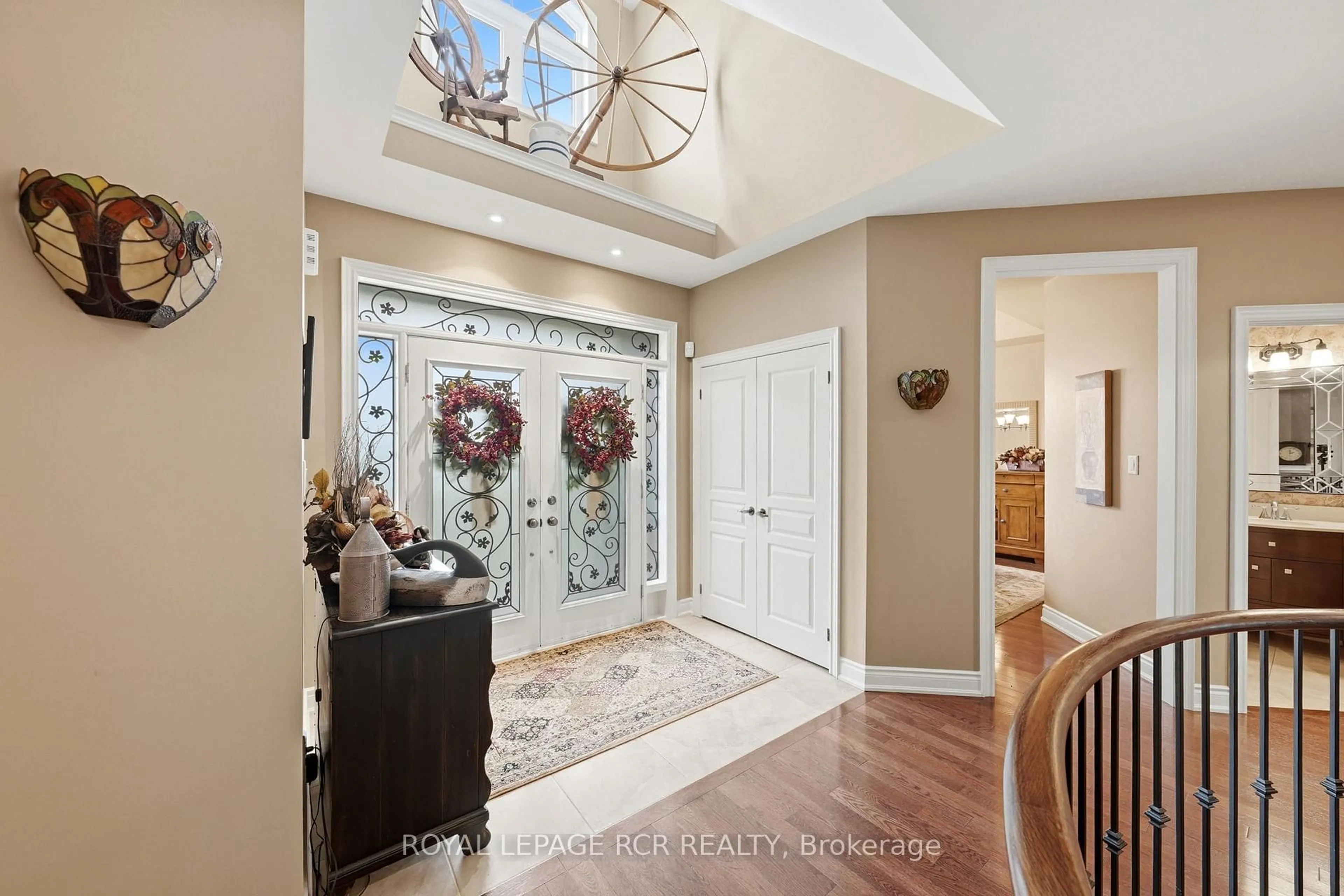 Indoor entryway for 8 Masters Creek Blvd, Mono Ontario L9W 6L7